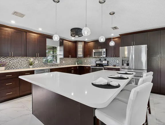 LAURENS MOMS HOUSE .22.png