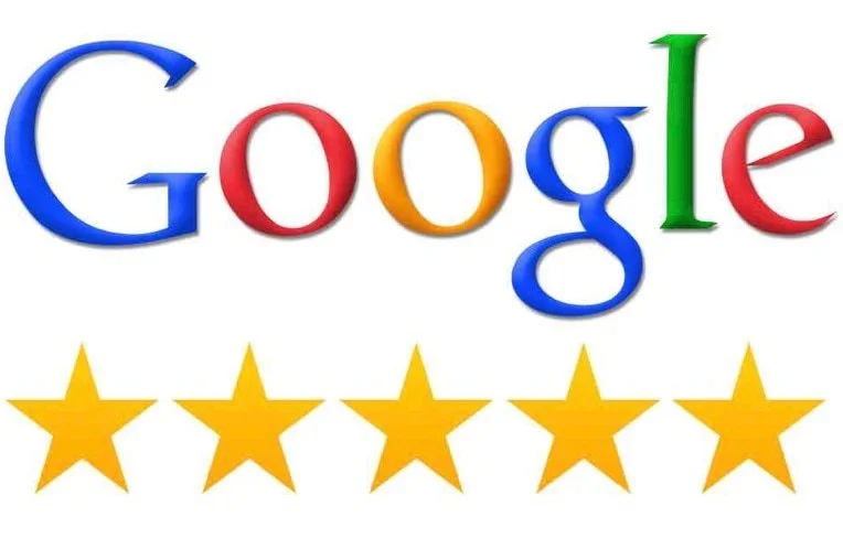 Google-Logo mit fünf goldenen Sternen darunter.