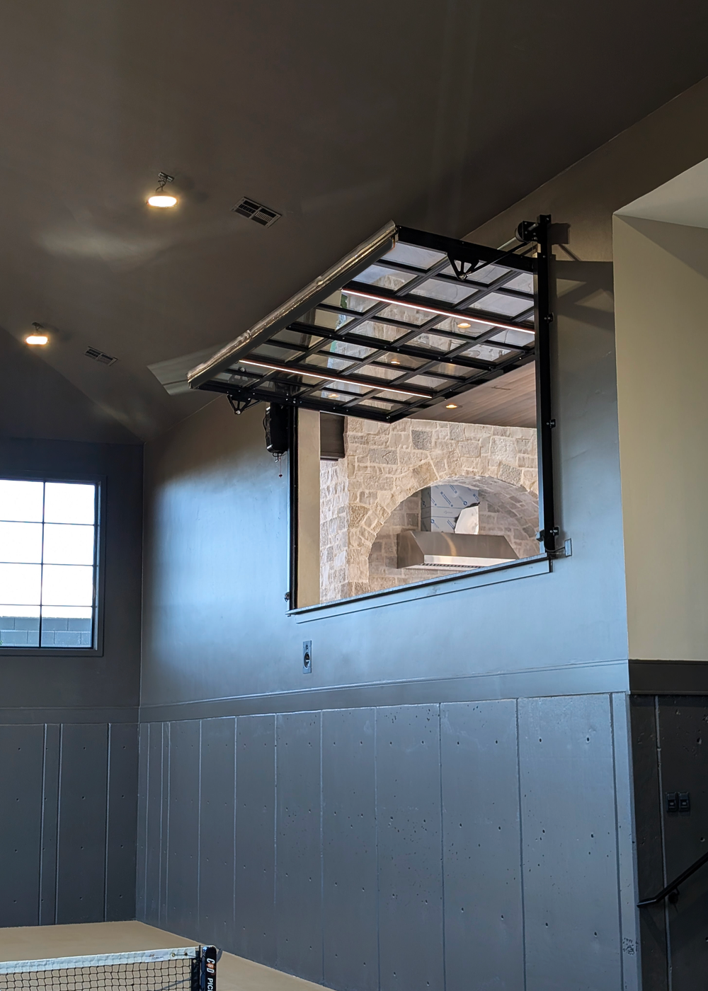 Trackless glass door interior