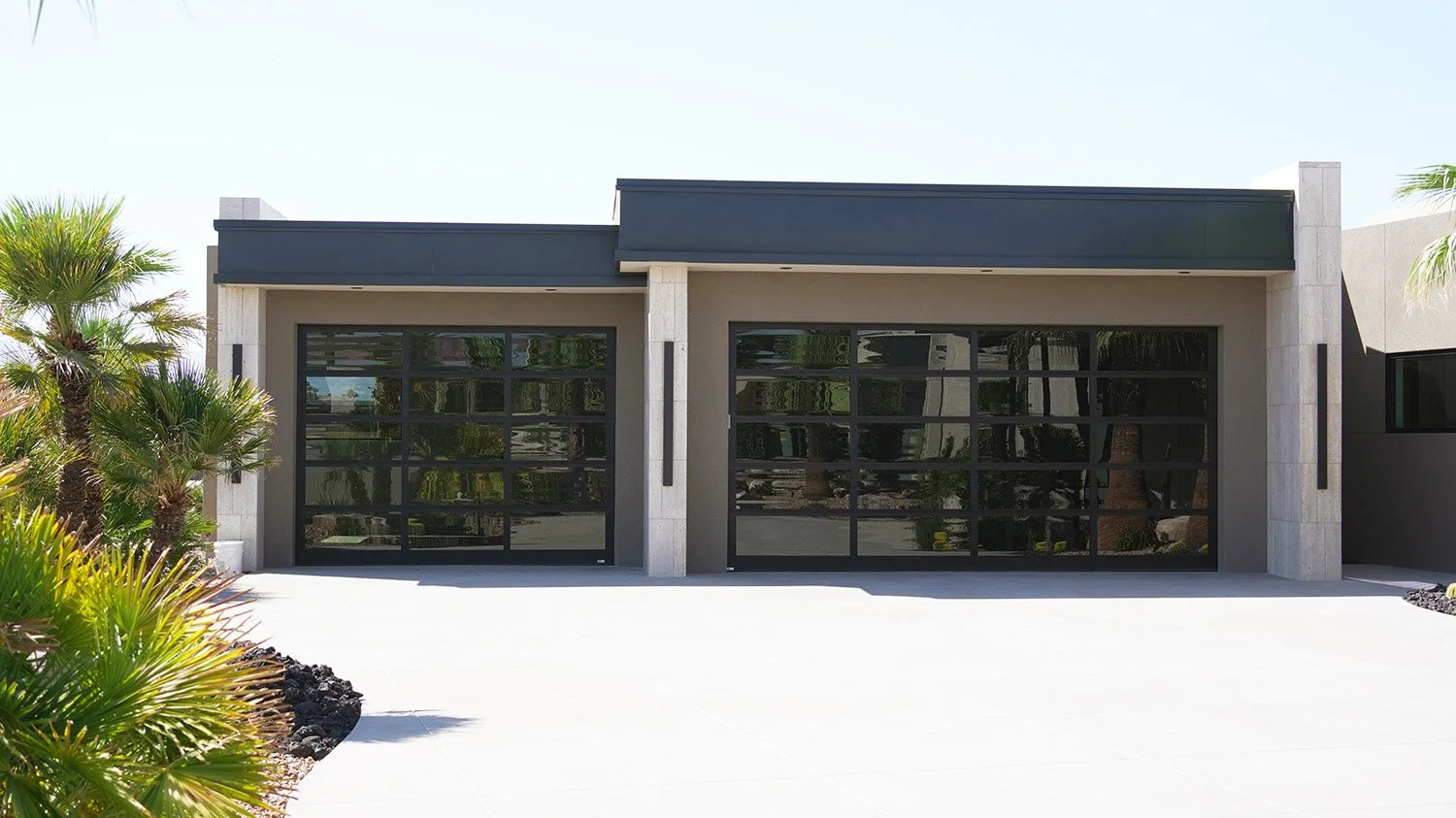 Moenave Garage Doors