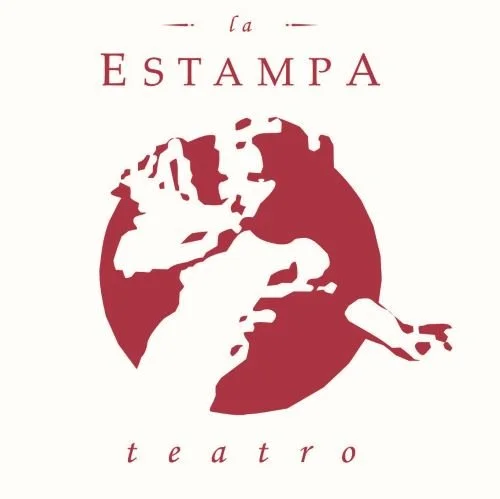 Un logotipo con un globo terráqueo en tonos rojos y blancos, con textos que dicen 'La Estampa Teatro'.