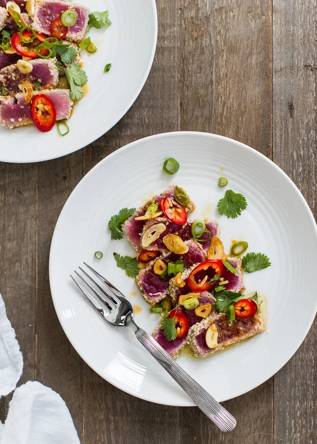 Grilled tuna slices with chillies and mint