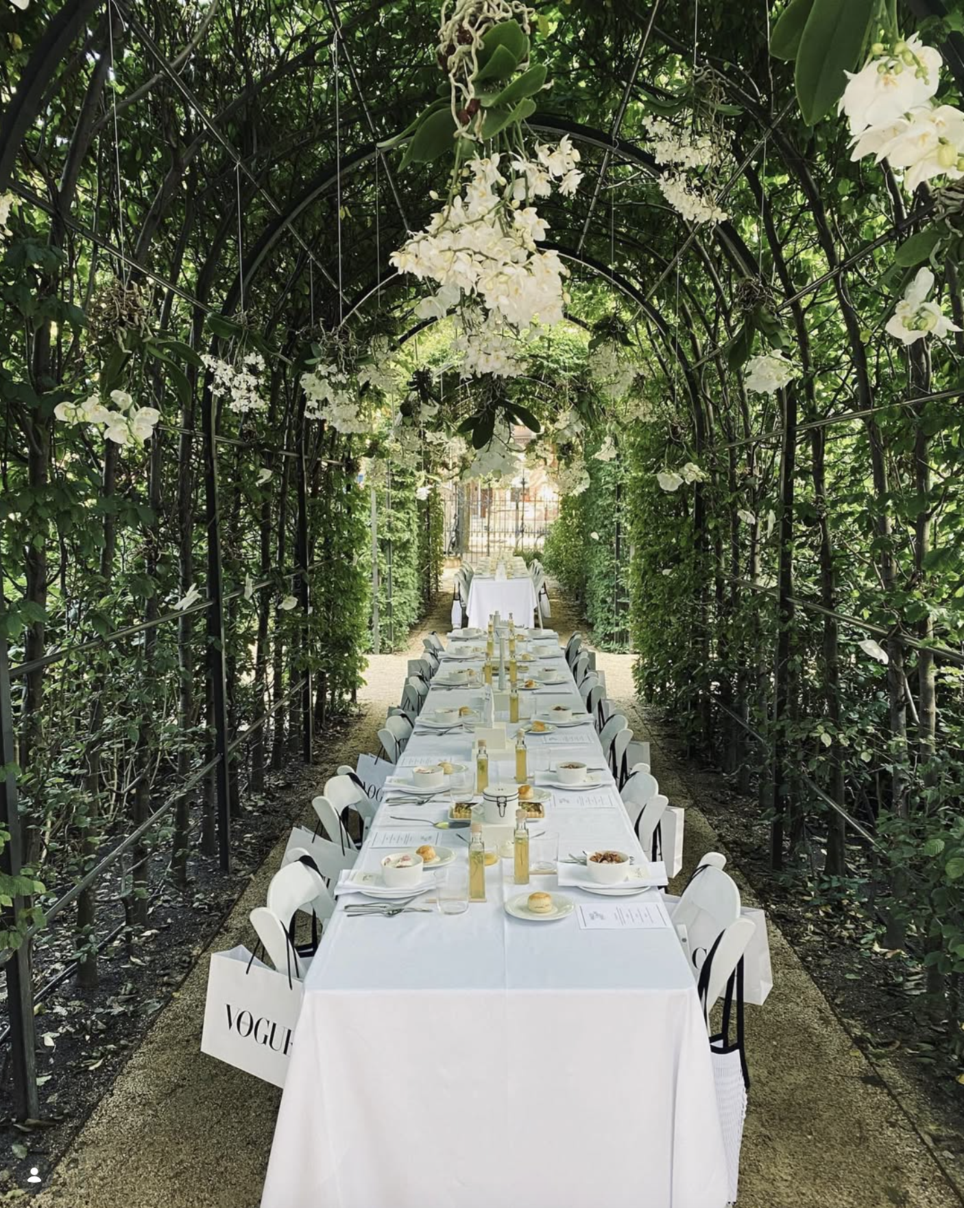 STYLING ASSISTENT - Vogue flower Market x Chanel