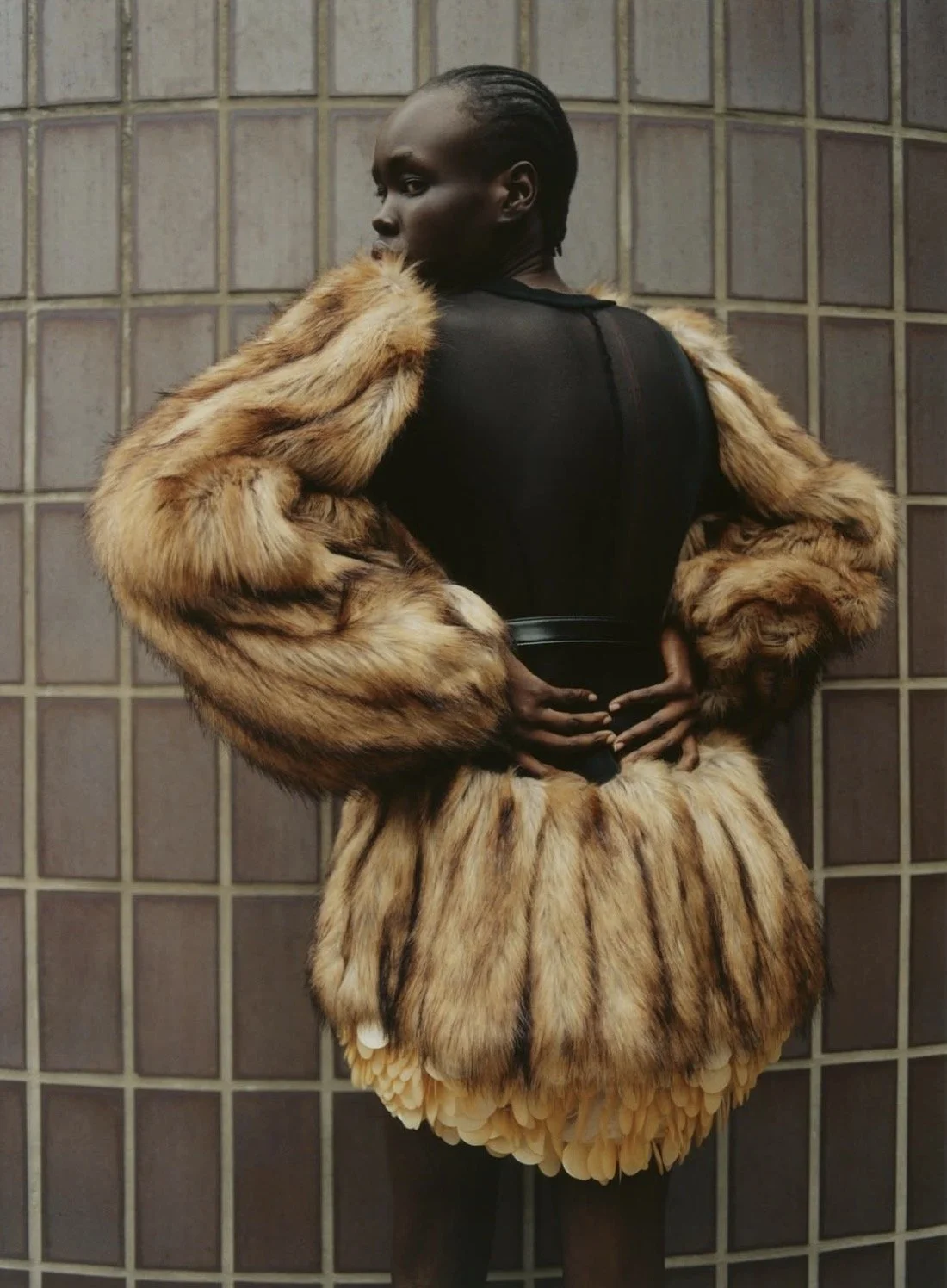 Blanc Magazine, Editorial