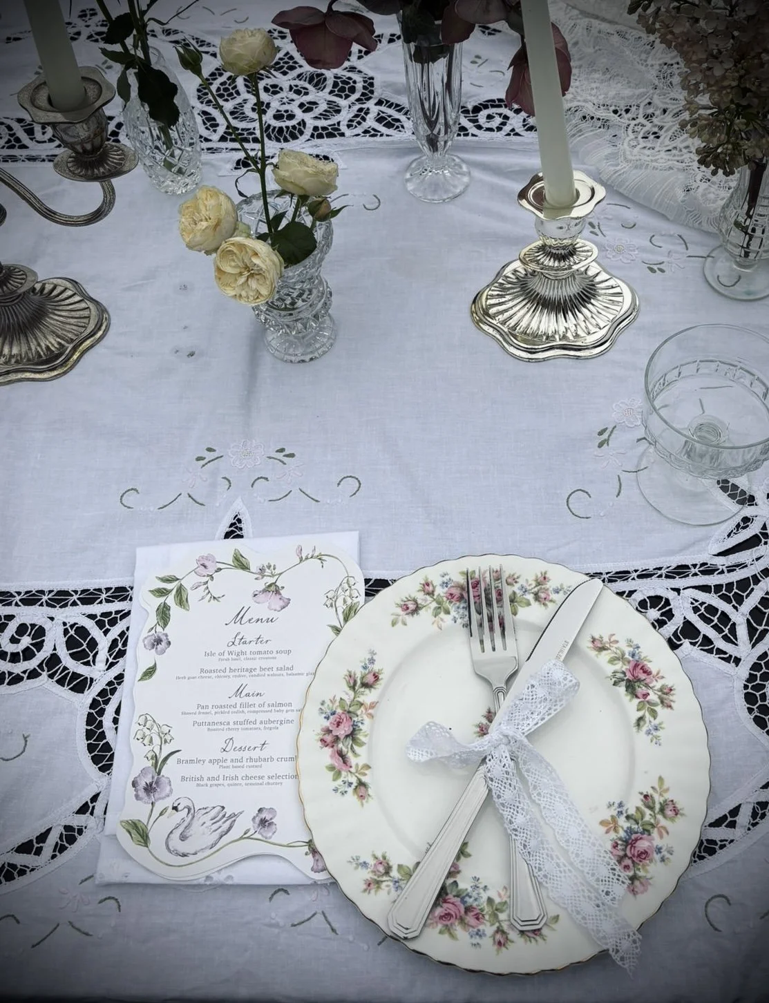 Delicate floral and swan illustrated menu design for a wedding at Sudeley Castle

Stylist and Photo: @wildswanweddings
Venue: @sudeleycastleweddings
Florist: @fleur_de_t
HMUA: @nhardimanmuah
Jewellery: @sirene_jewellery
Cake Designer: @fernandrosecak