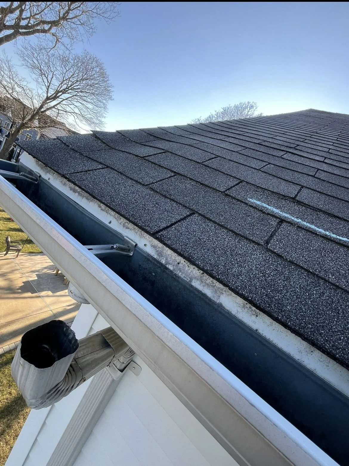 Wind damaged gutter that needs replacement.