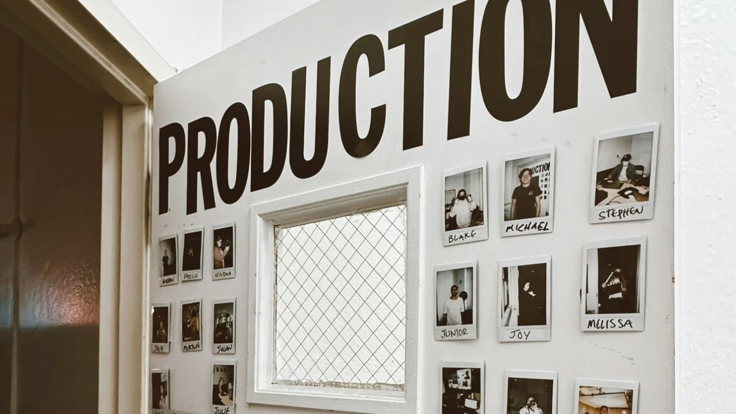 Why the Screen Casting Process Feels Like a Closed Shop (And What That Actually Tells You)