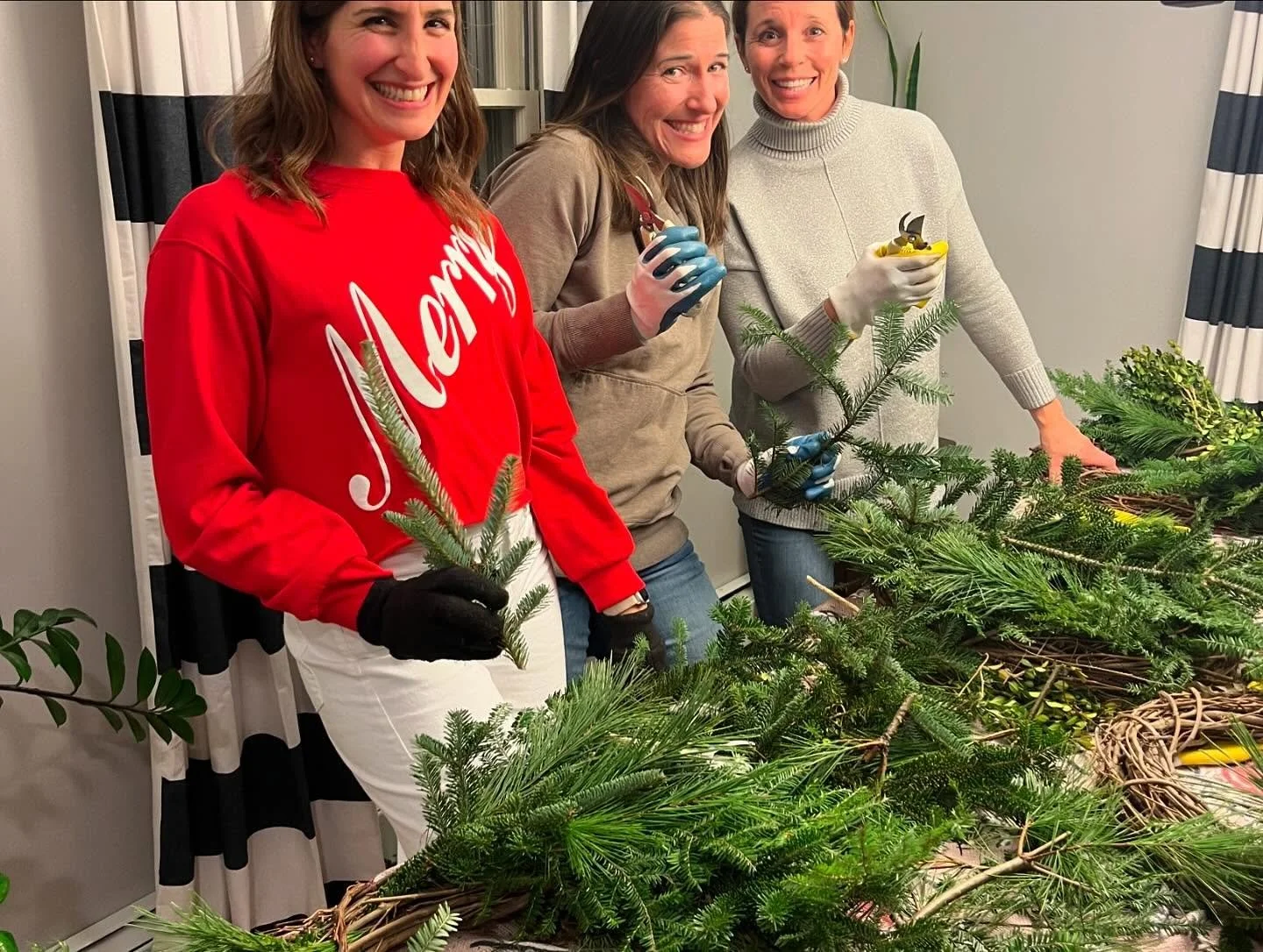 Eastside Tavern  Holiday Wreath Making Event 12/16 @ 6PM