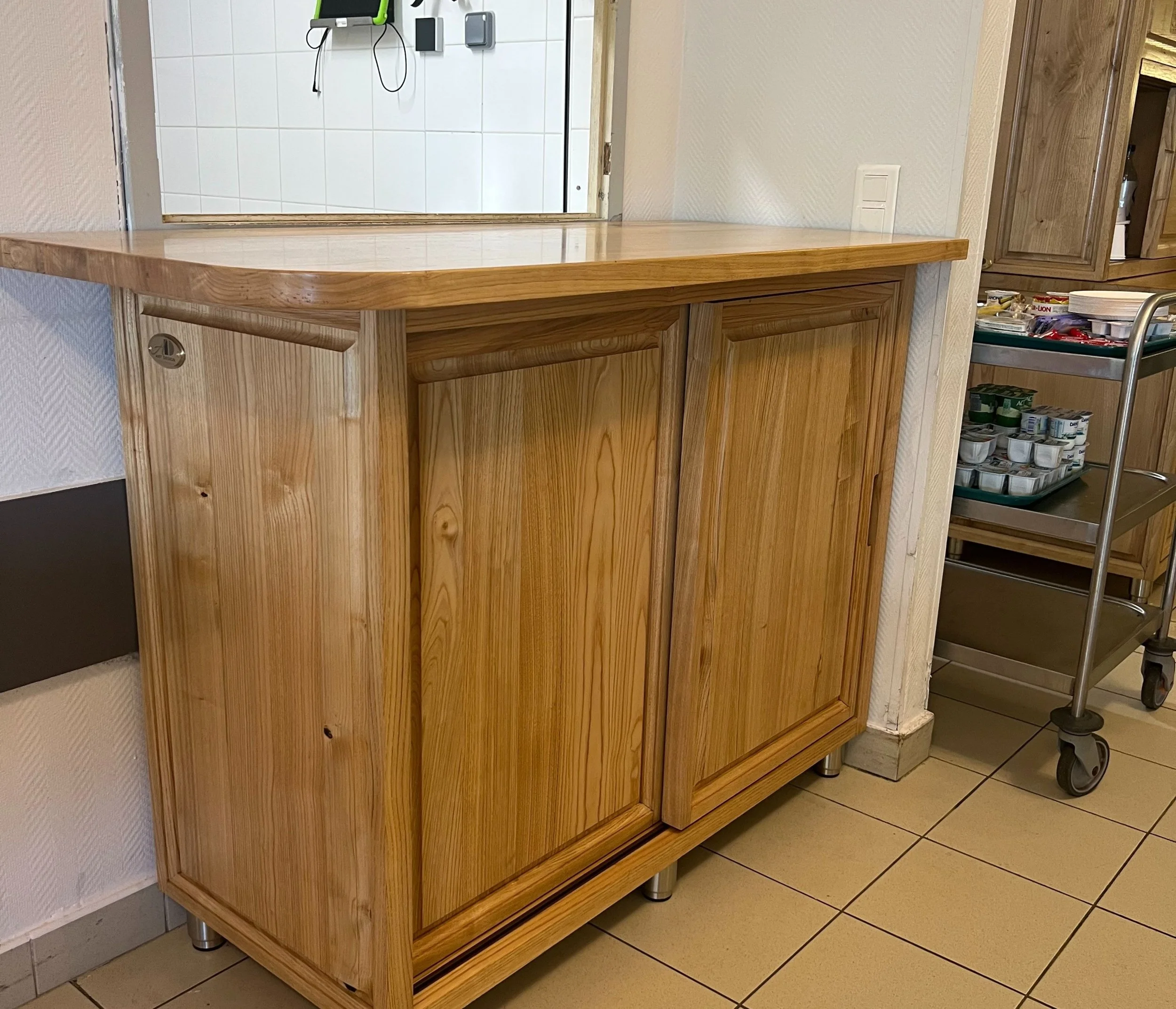 Desserte en bois sur mesure pour professionnels de la restauration 