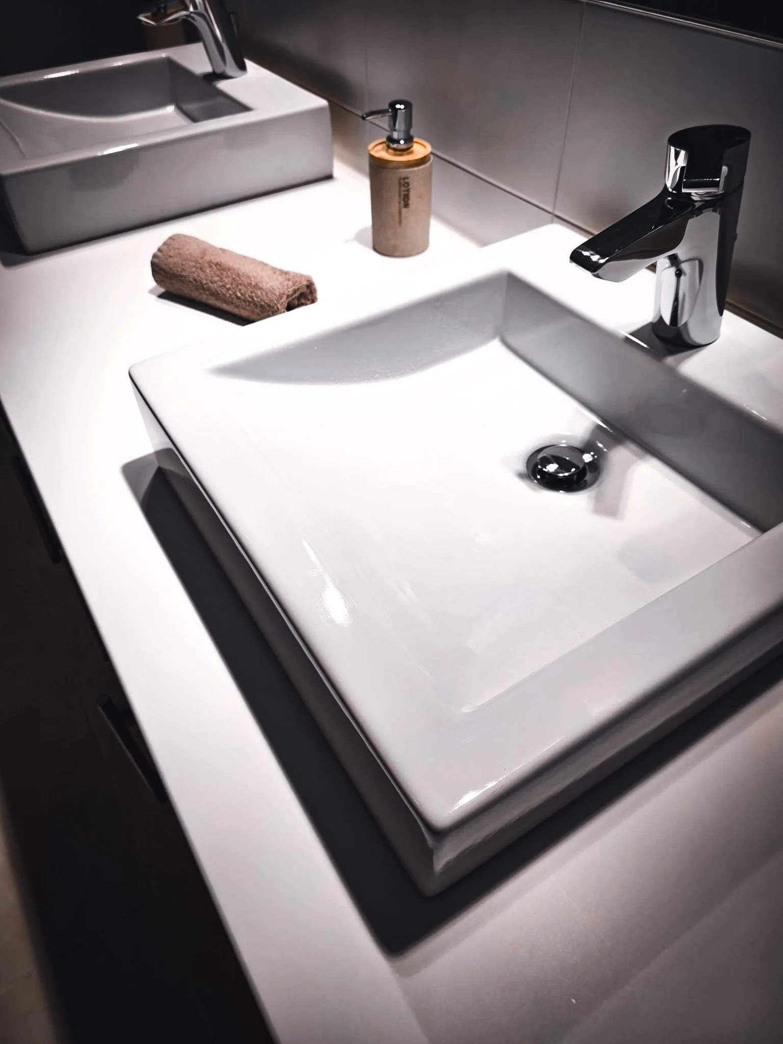 plan-de-vasque-salle-de-bain-corian-bastia.jpg