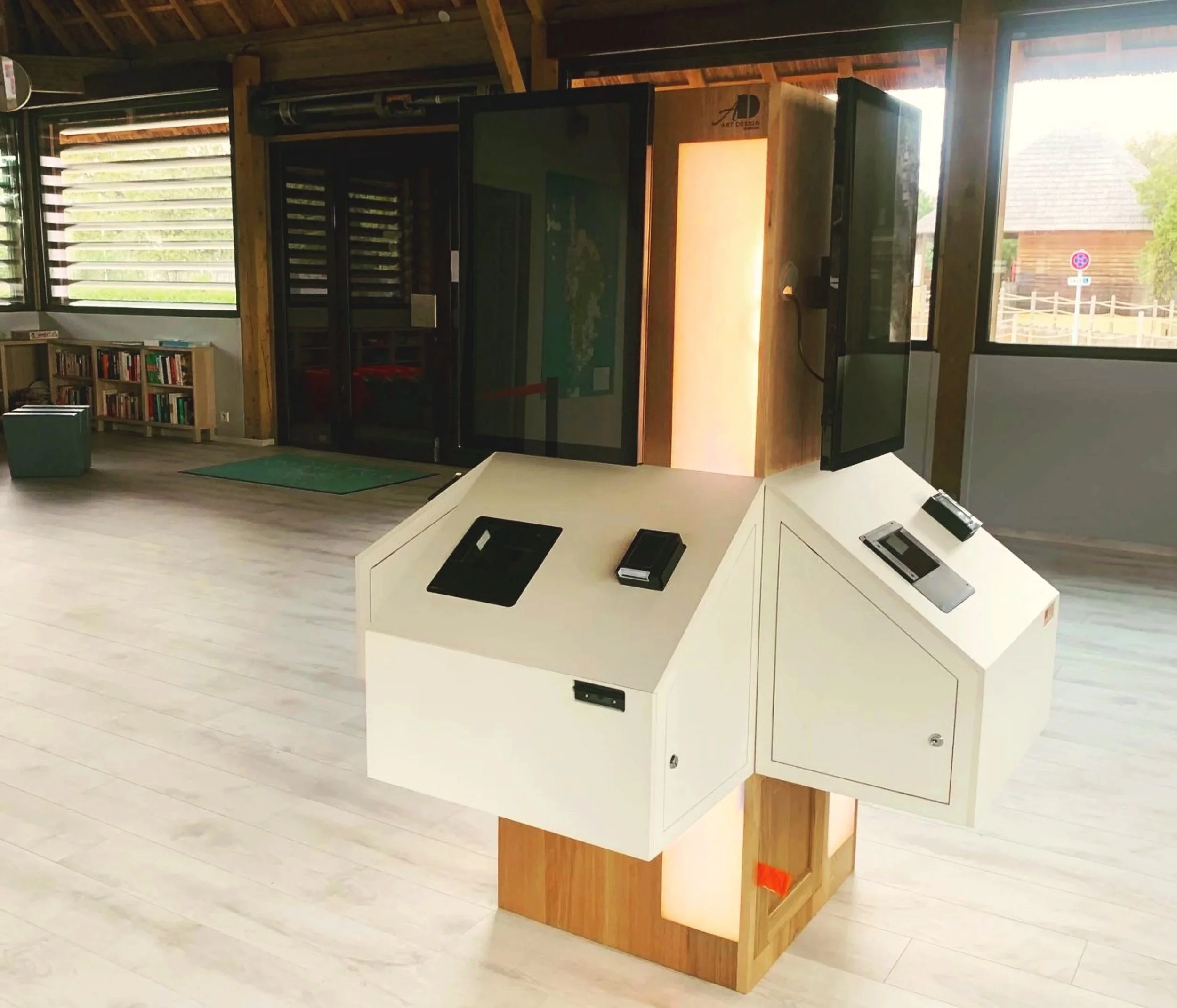 Présentoir sur mesure en bois en technologie innovante pour professionnelprofessionel
