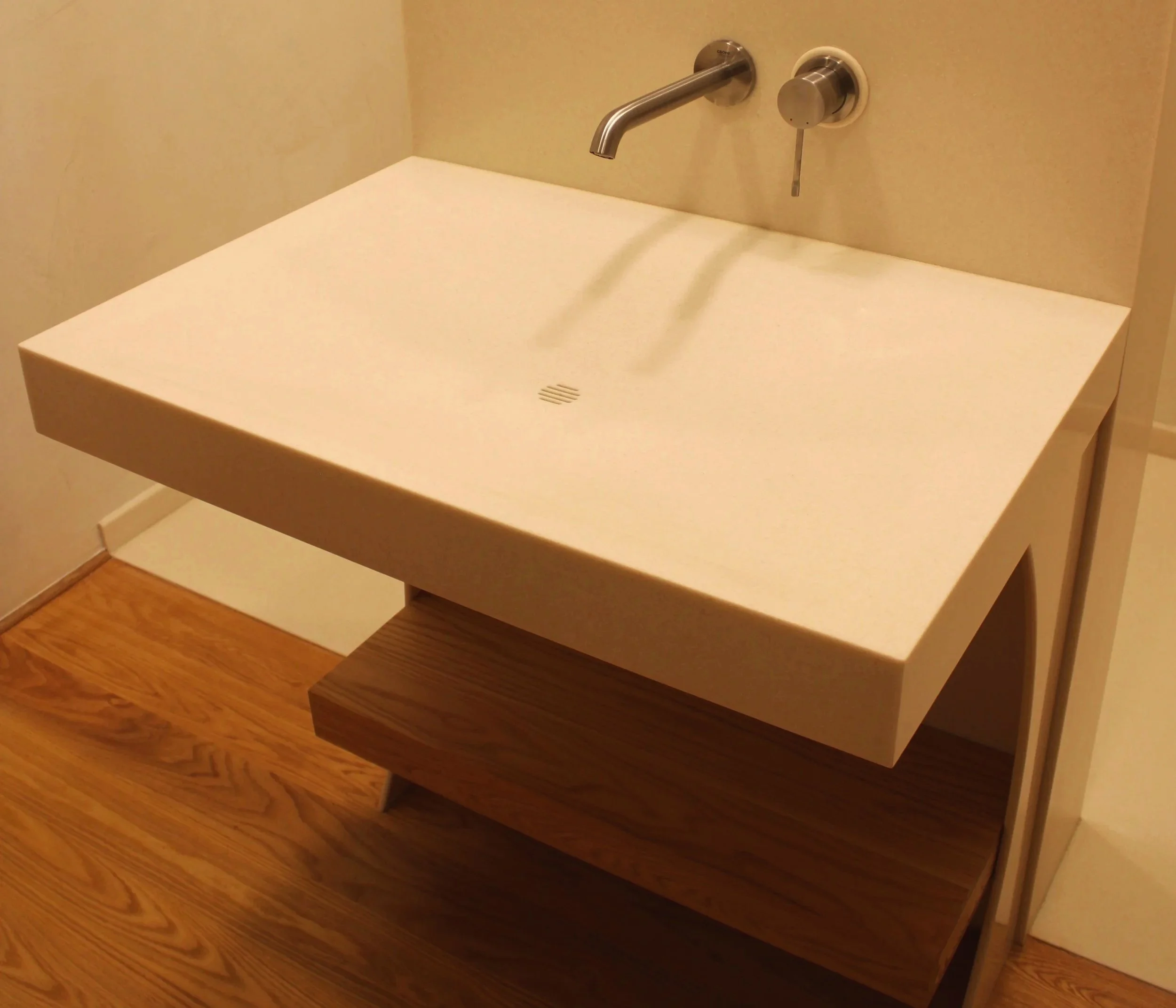 Meuble salle de bains en bois et corian sur mesure