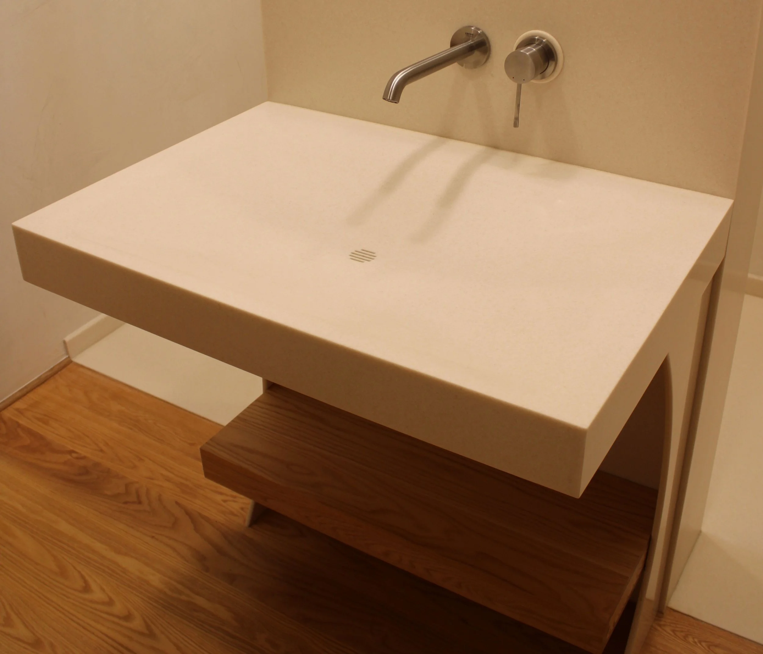 Meuble vasque en bois et Corian