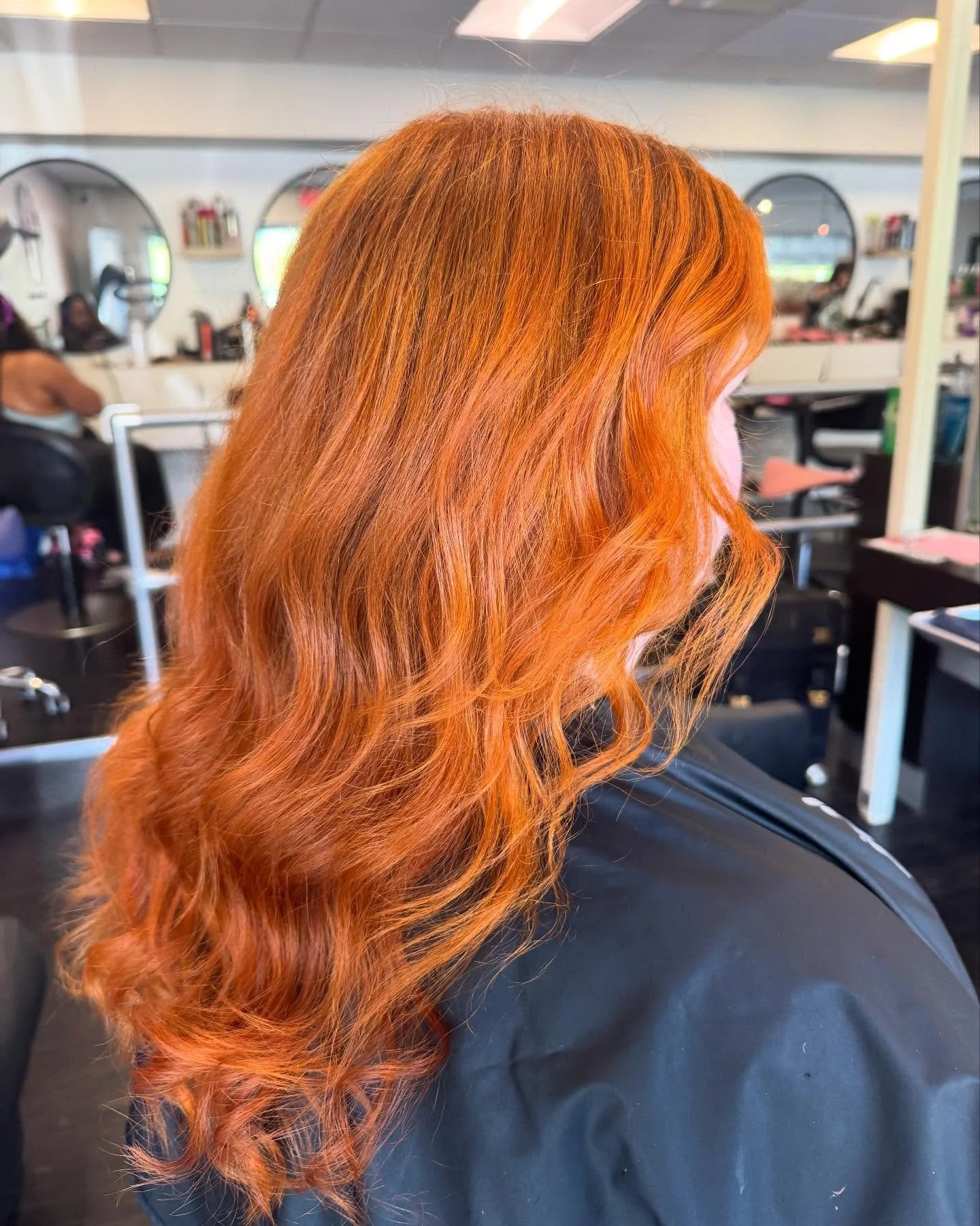 🍂🍁🌾🐦‍🔥🍎
the perfect autumn blend✨
@hairbymaddiesteinberg 
#autumn #fallishere #hairstylist #haircolor