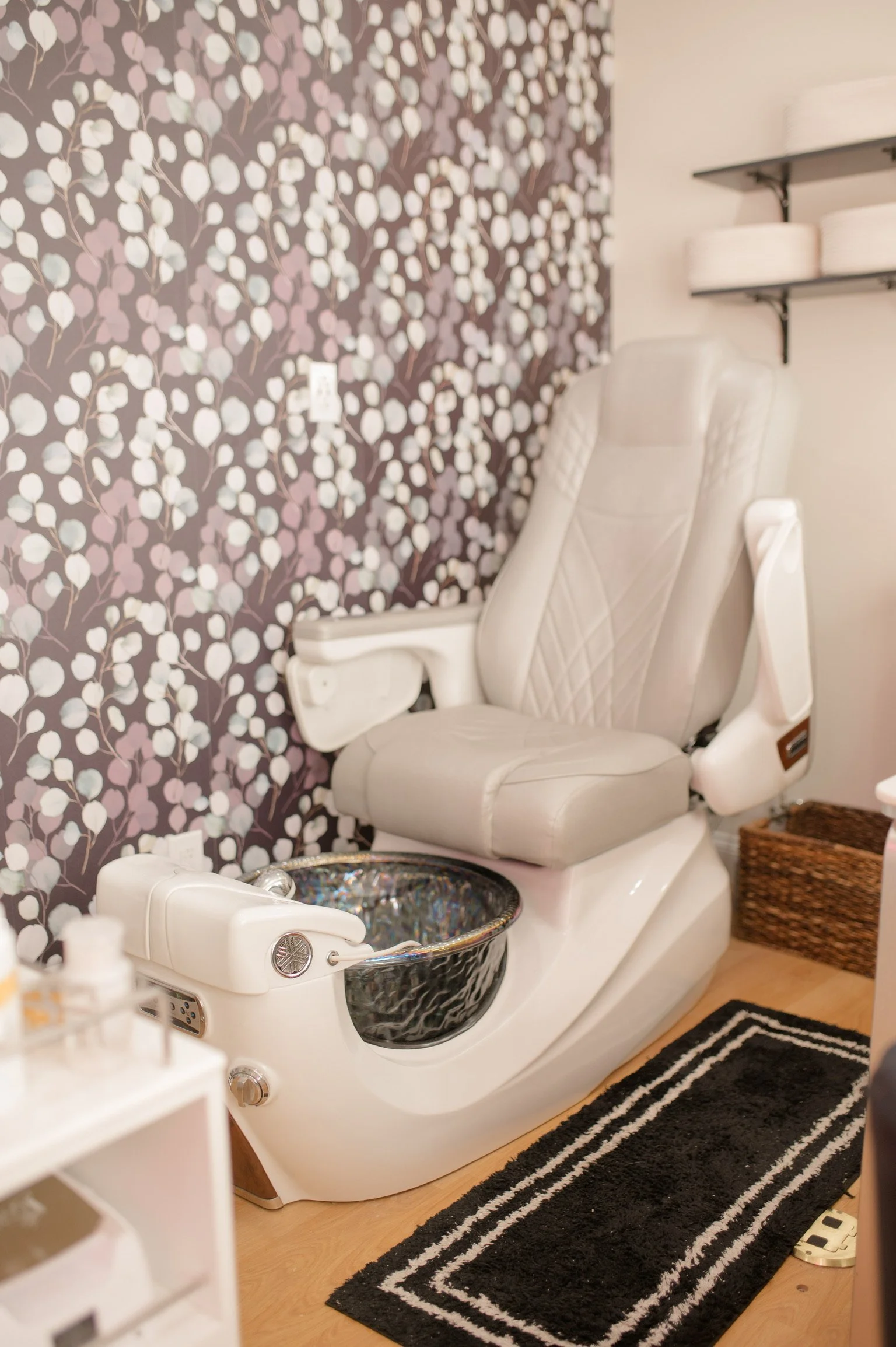 Manicure, pedicure, spa manicure, gel-x, gel manicure, gel pedicure, acrylic, polygel,