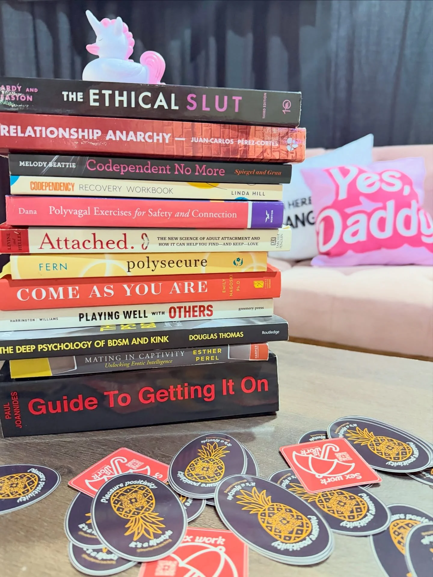 So what was in my @exxxotica $lutty office library? In case you missed it or want to know my go-to client recommendations 🤓