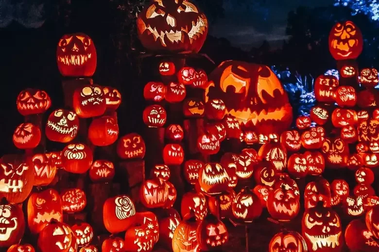 Community Pumpkin Carving