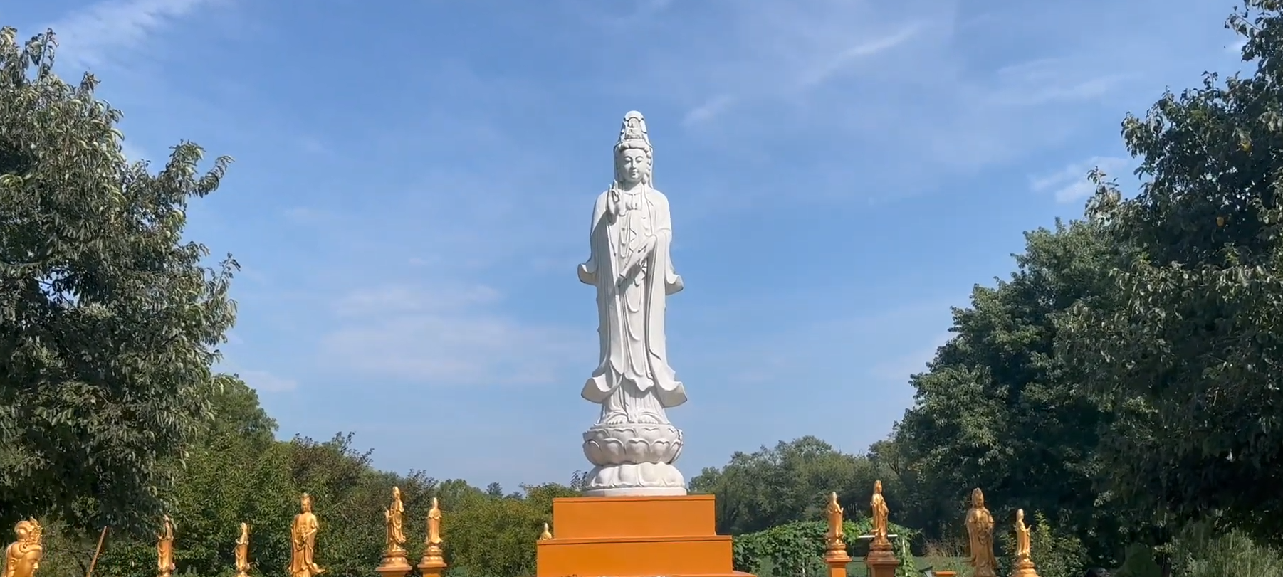 A Spiritual Walk Through Xá Lợi Temple