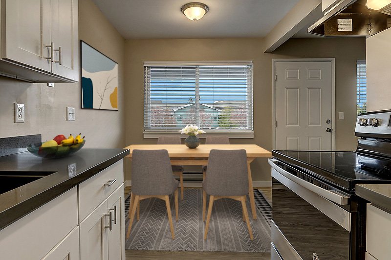 43752_7_2_1KITCHEN FRONT WINDOW.jpg