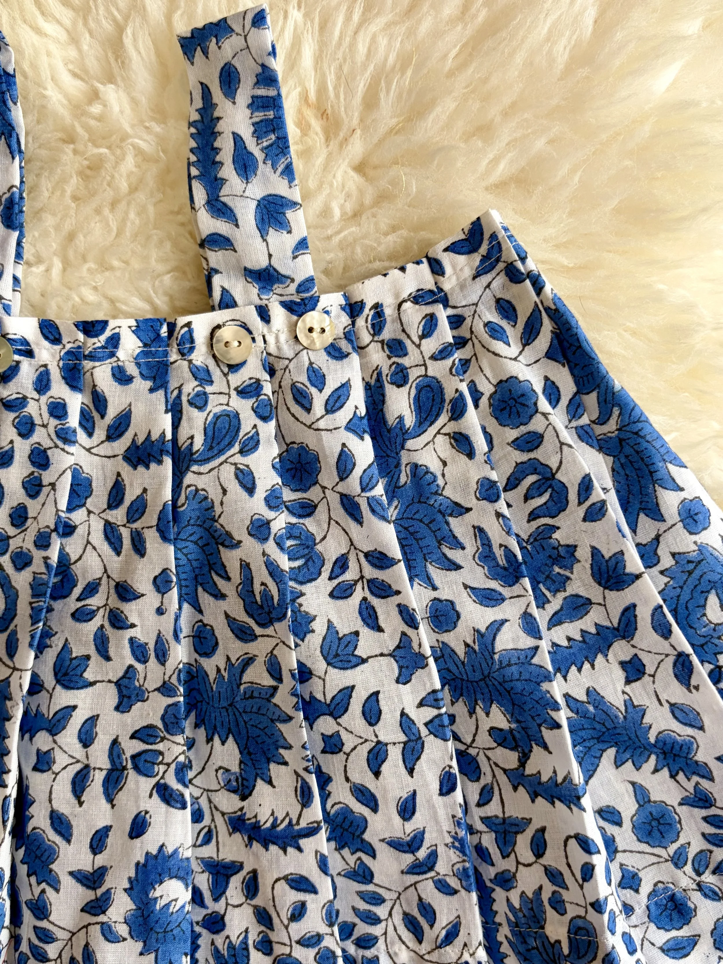 bluewhite03.jpg