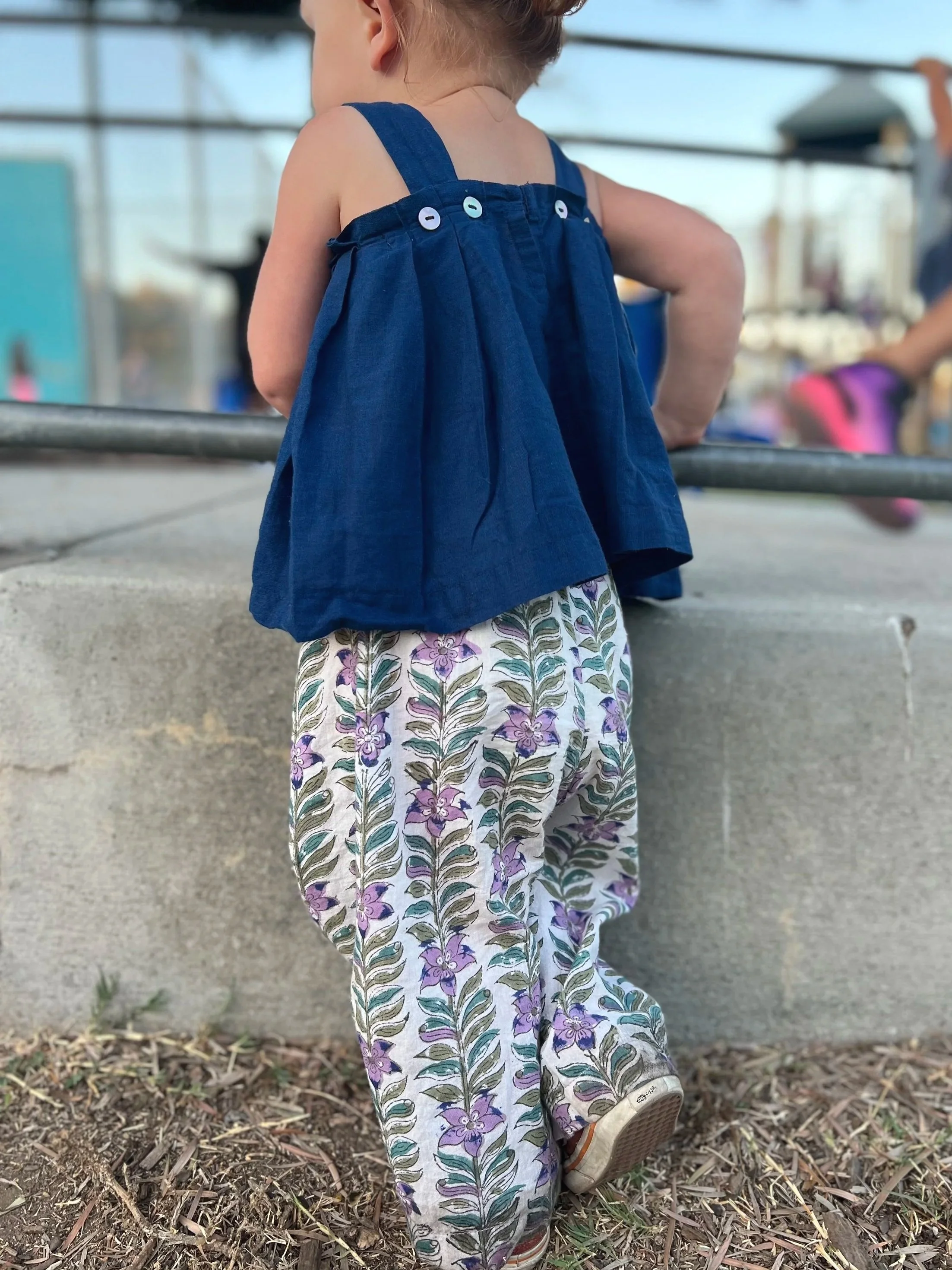 NAVY TOP