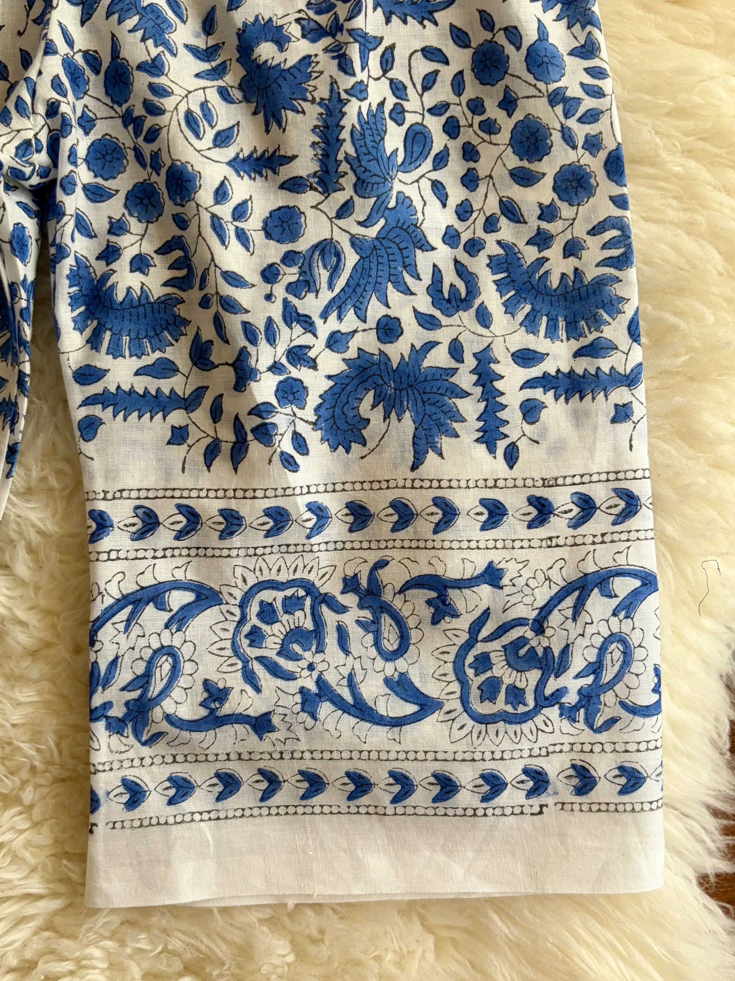 bluewhite04.jpg