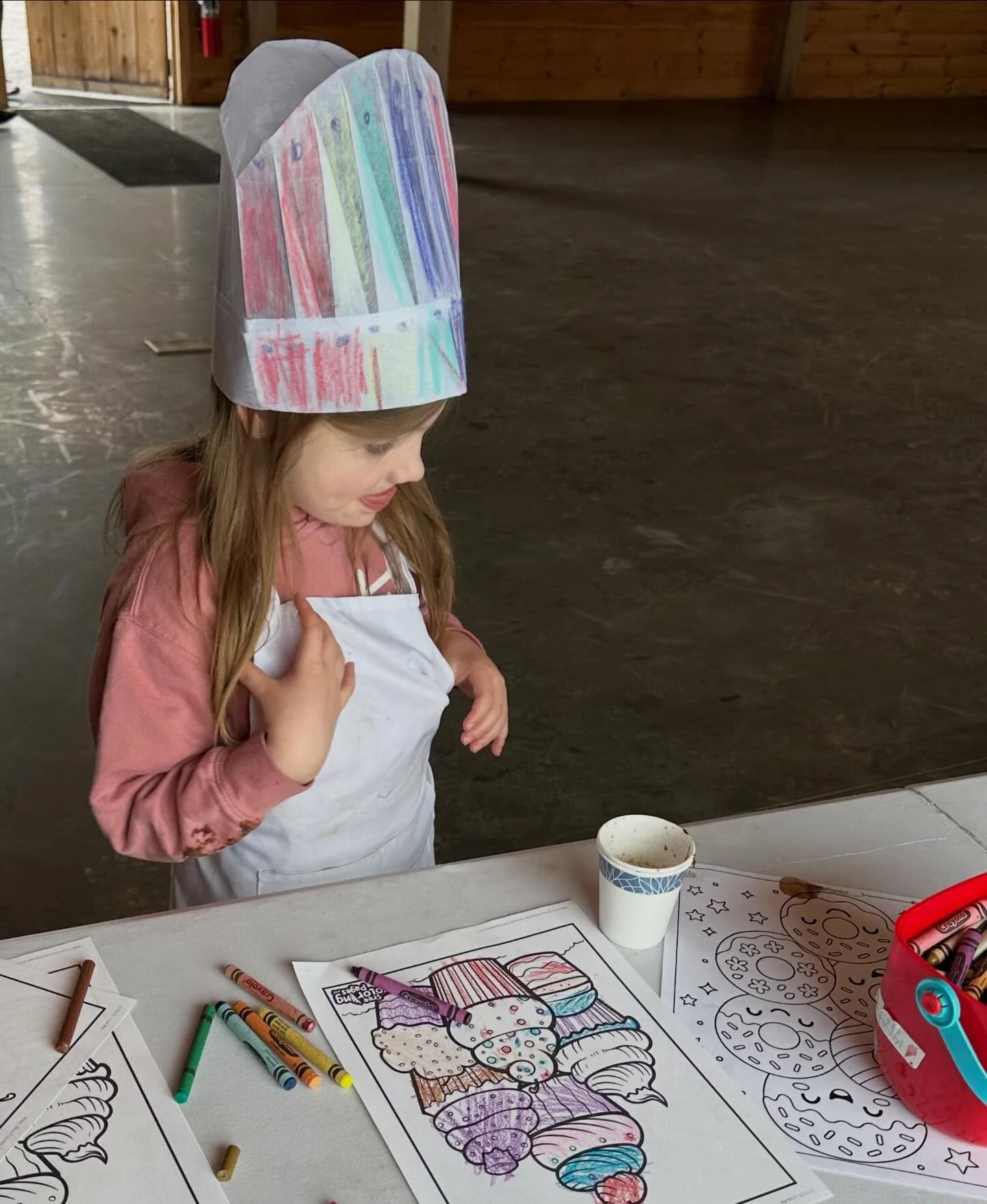 Cleaning up and coloring while waiting for for mom and dad! @inness_ny