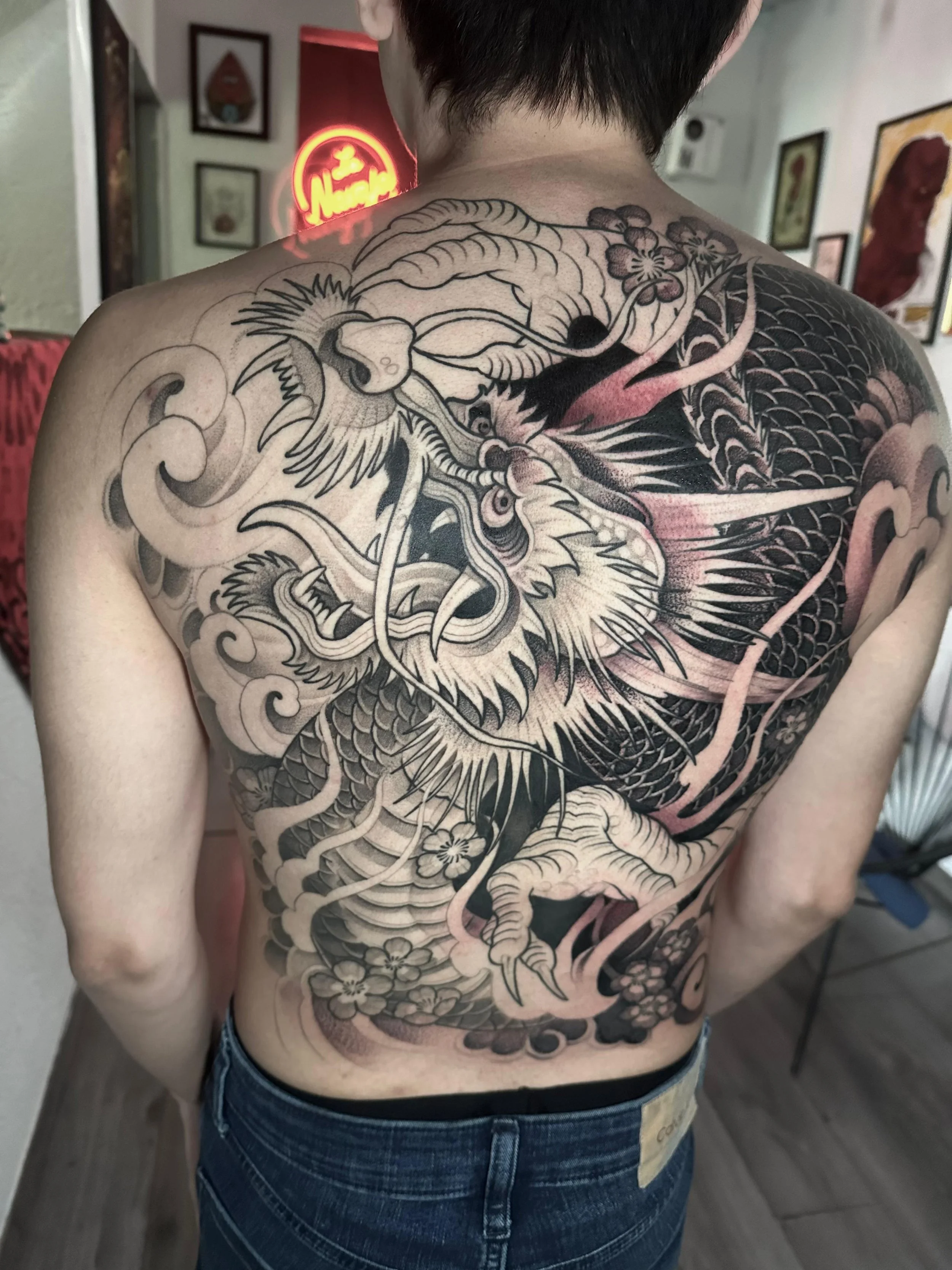 Tatuaje de espalda completa estilo japones idea en proceso realizado en la navaja tattoo uno de los mejores estudios de tatuajes ubicado en ciudad de méxico