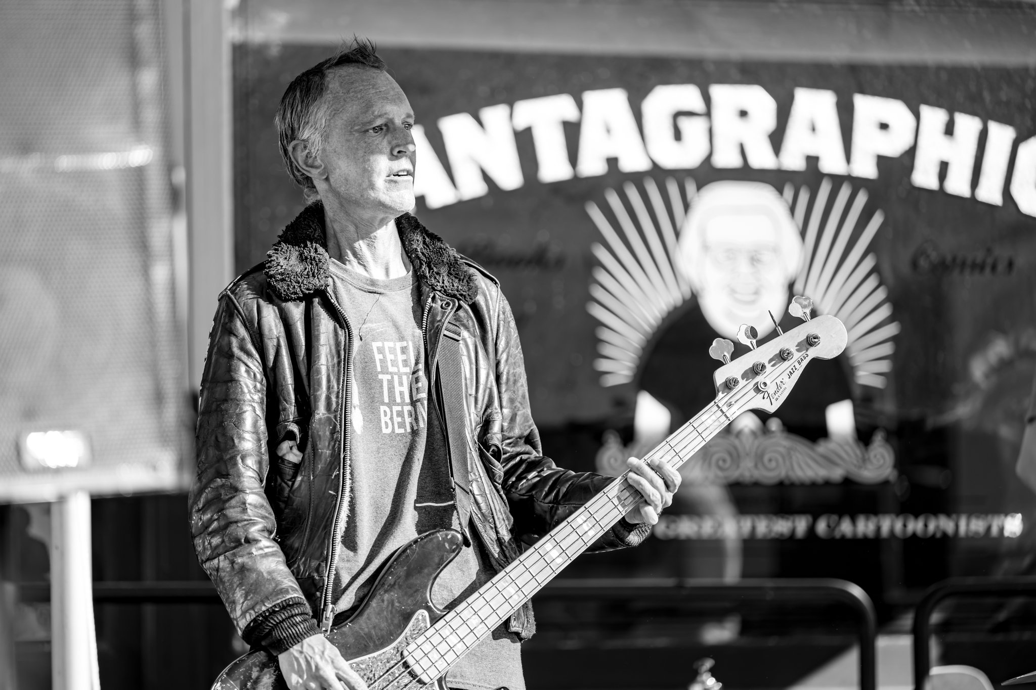 Alex Hosea: Bass, Group Vox