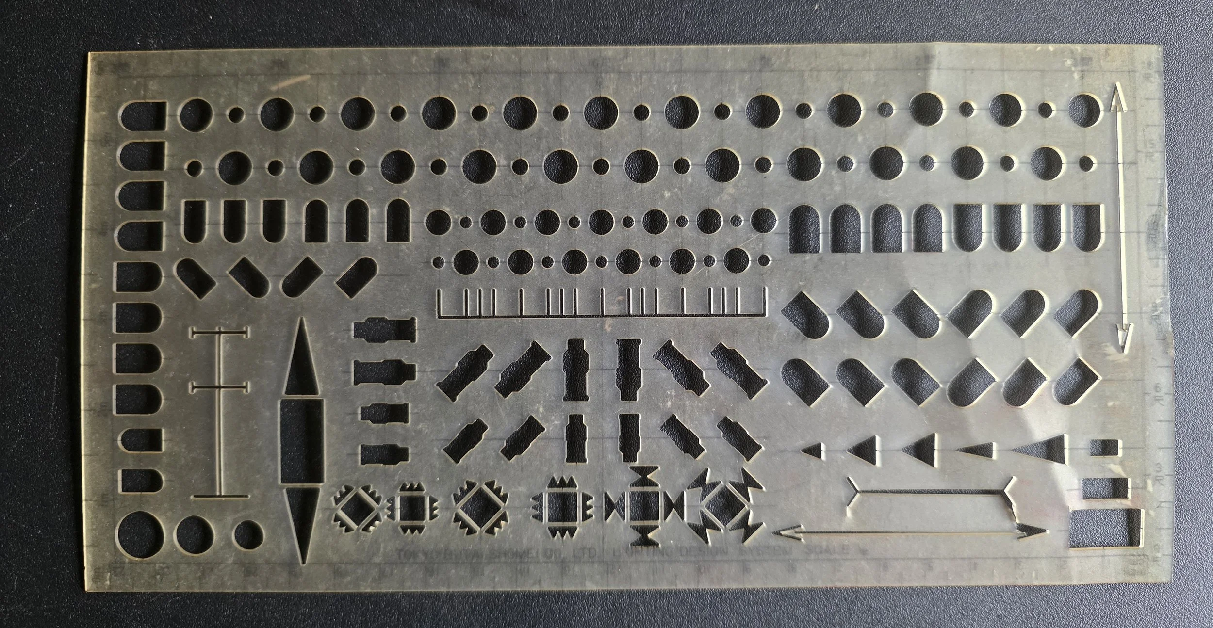 lighting drafting template designed for use with Vari-Lite VL2 and VL3 fixtures
