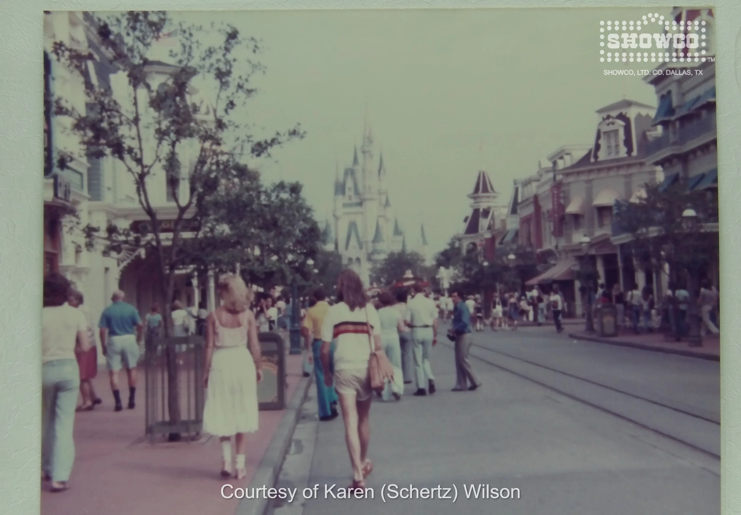 MIKE RUTHERFORD FAMILY DISNEYLAND GENESIS (3).JPG