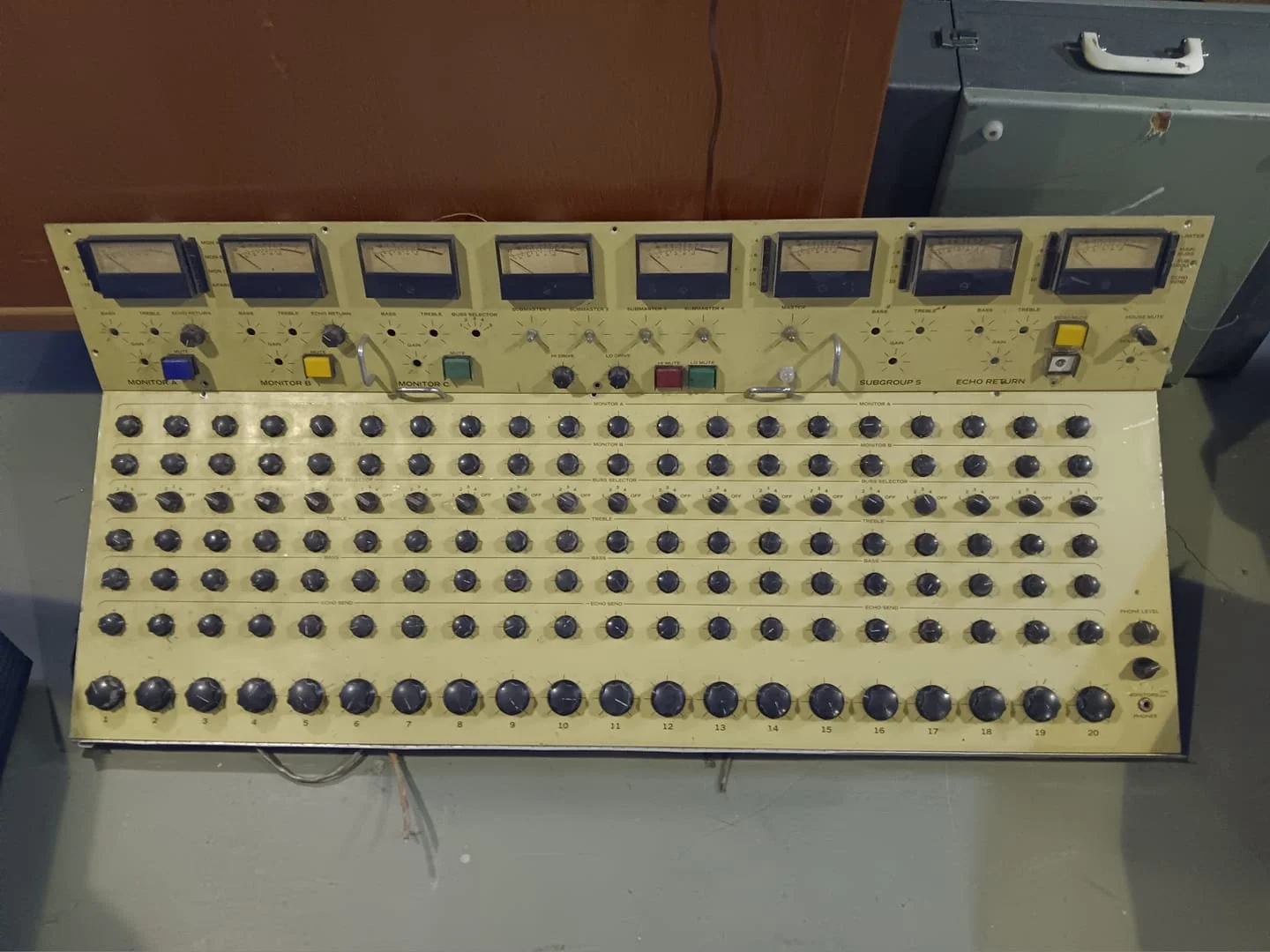 SHOWCO MAXSON CONSOLE 1.jpg