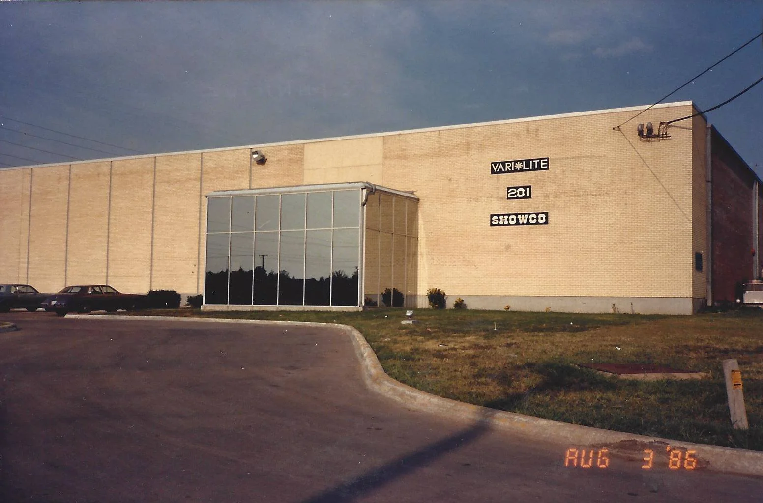 SHOWCO-201 regal row.jpg