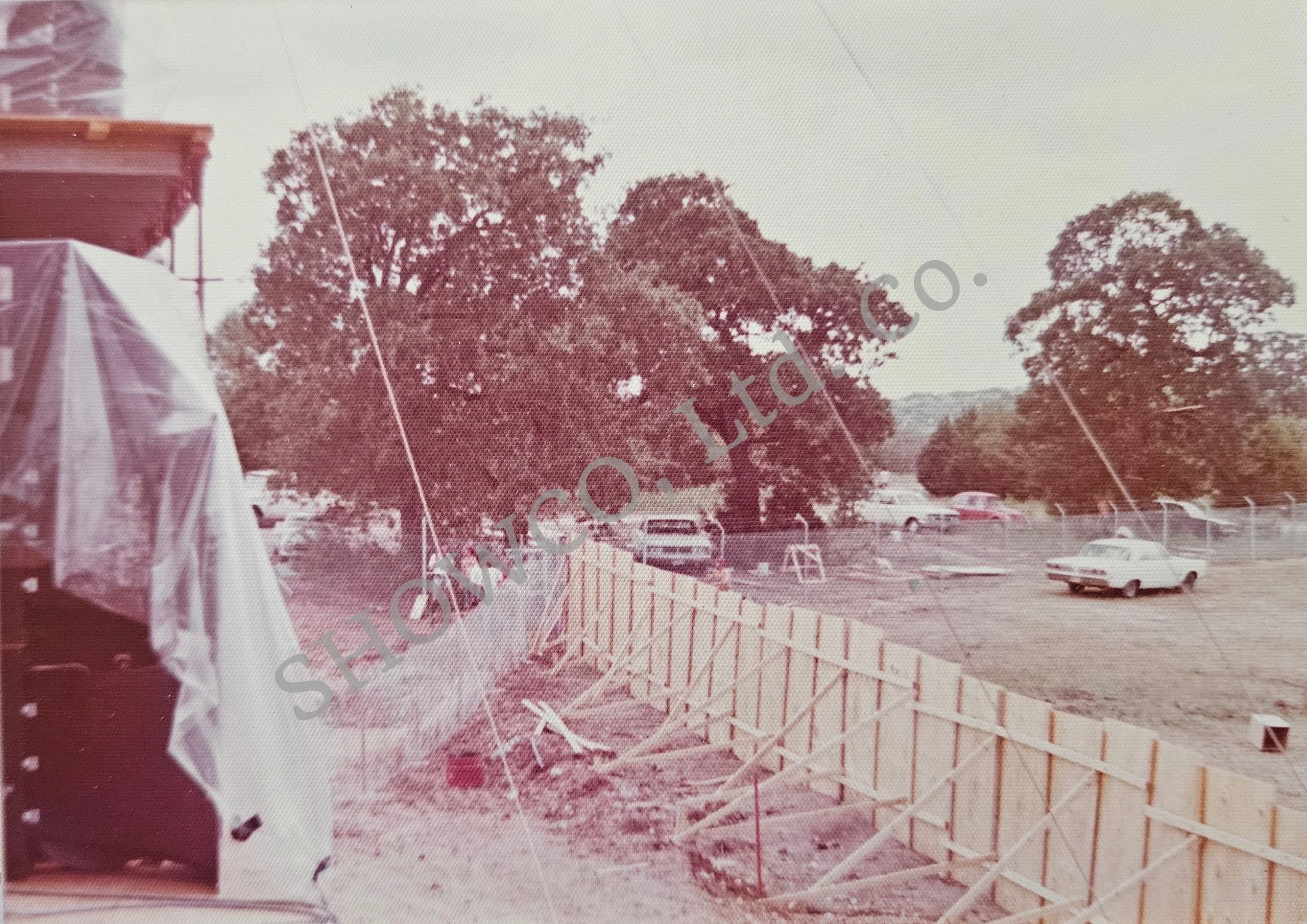 Sunshine Fest 1975 - barrier crew set-up -Courtesy Chari Short