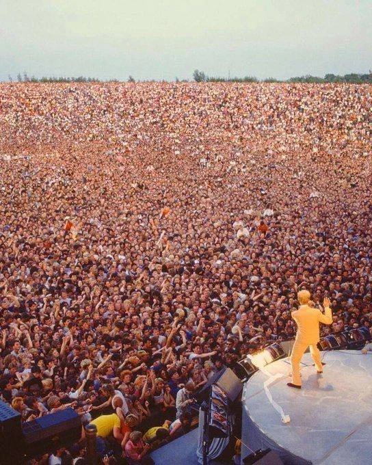 David Bowie 1983 Live