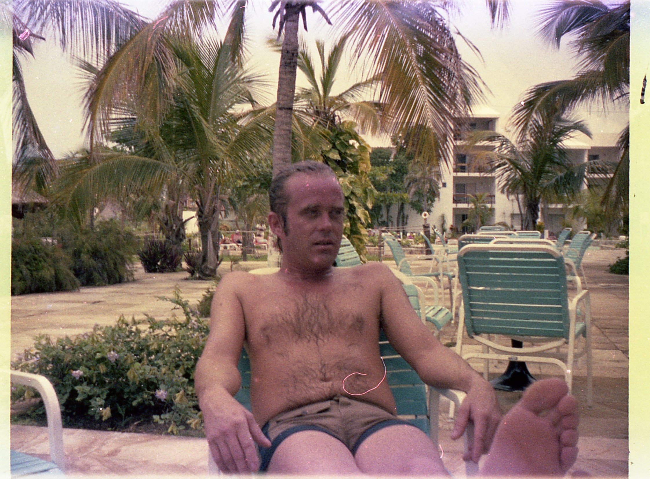 MOM-DAD-MEXICO-1983 (5).jpg