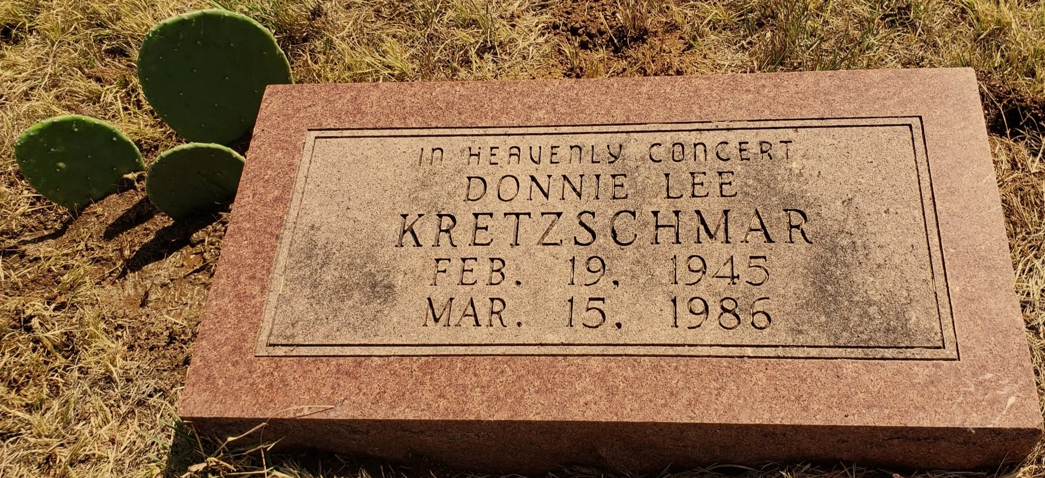Gravestone for Donnie Lee Kretzschmar.