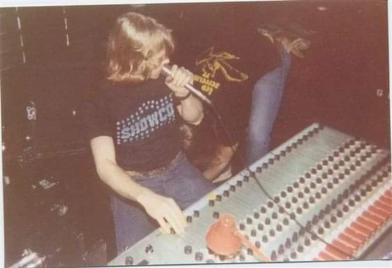 DAD SHOWCO SHIRT ZEPP BOARD 77.jpg