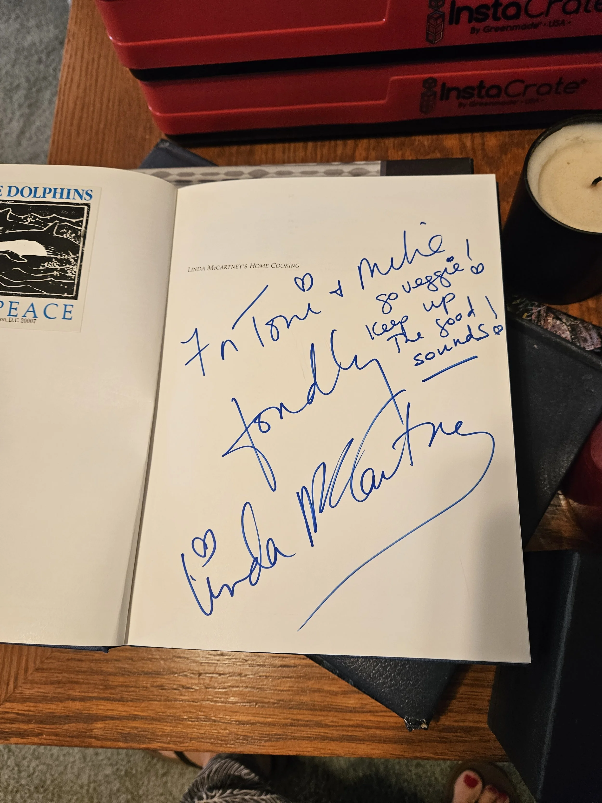 LINDA MCCARTNEY-BOOK-SIGNED-MP (5).jpg
