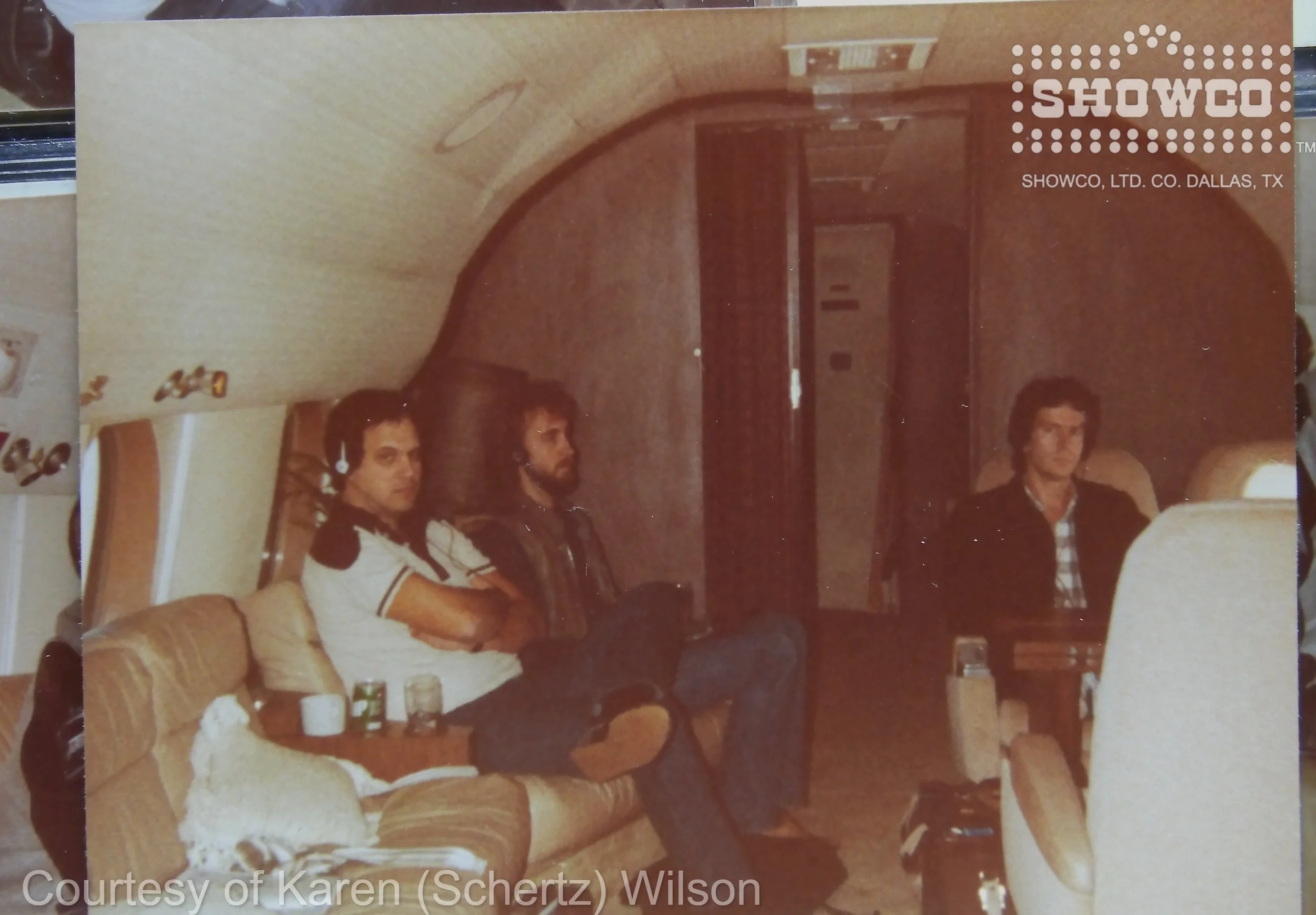 GENESIS TOUR 12.83 CRAIG SCHERTZ, MIKE RUTHERFORD, TONY BANKS ON PLANE