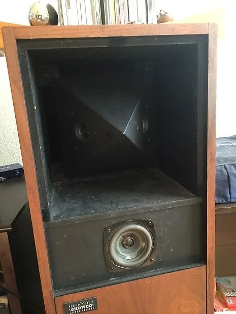 SHOWCO PYRAMID SPEAKERS.jpg