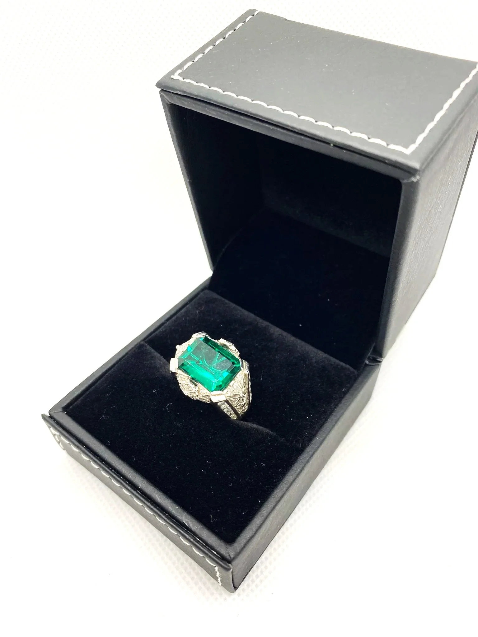 Emerald with Zircons (S7) Sterling Silver Ring