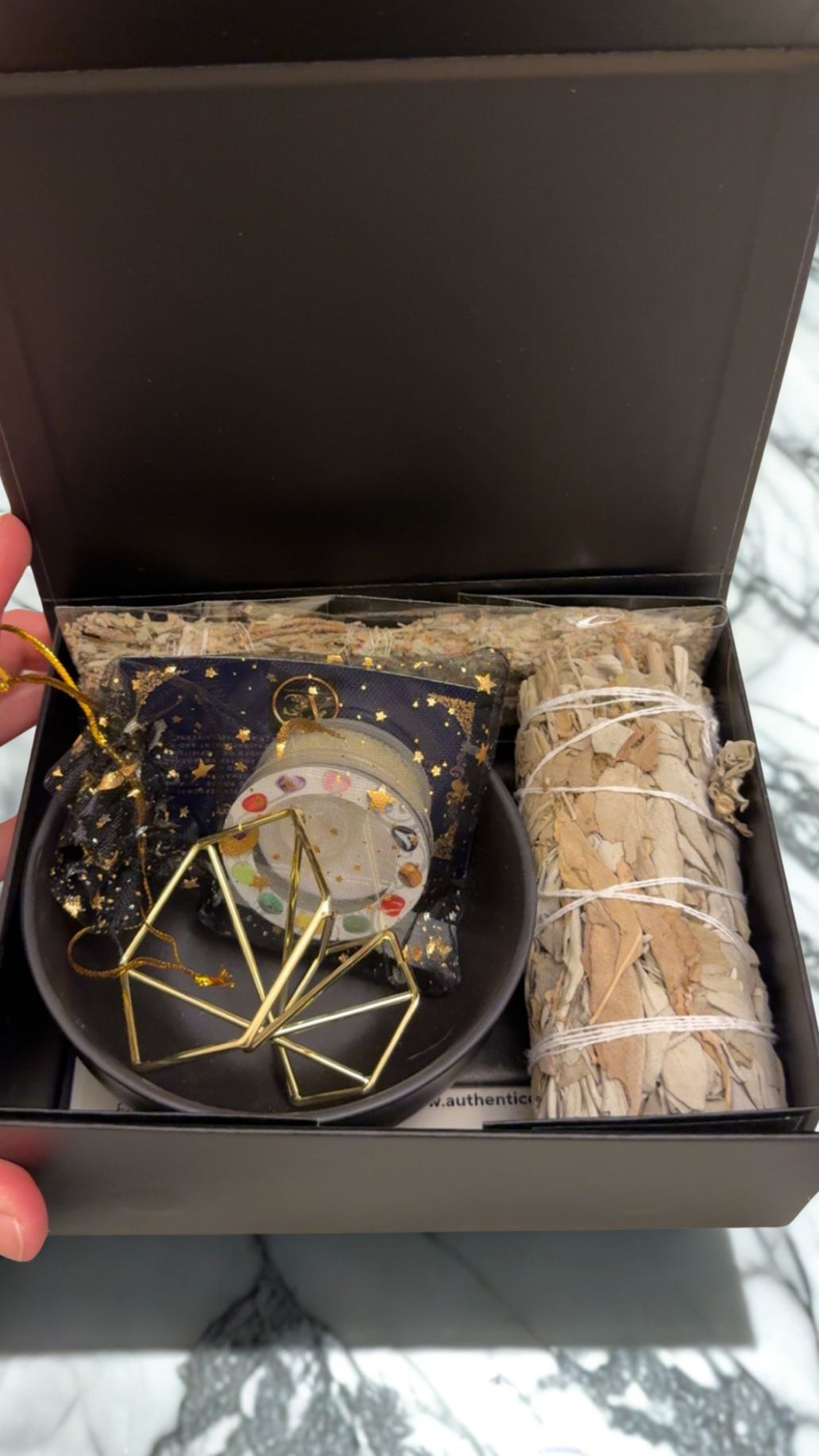 Plain+Smudge+box+marble+bg+inside+box.png