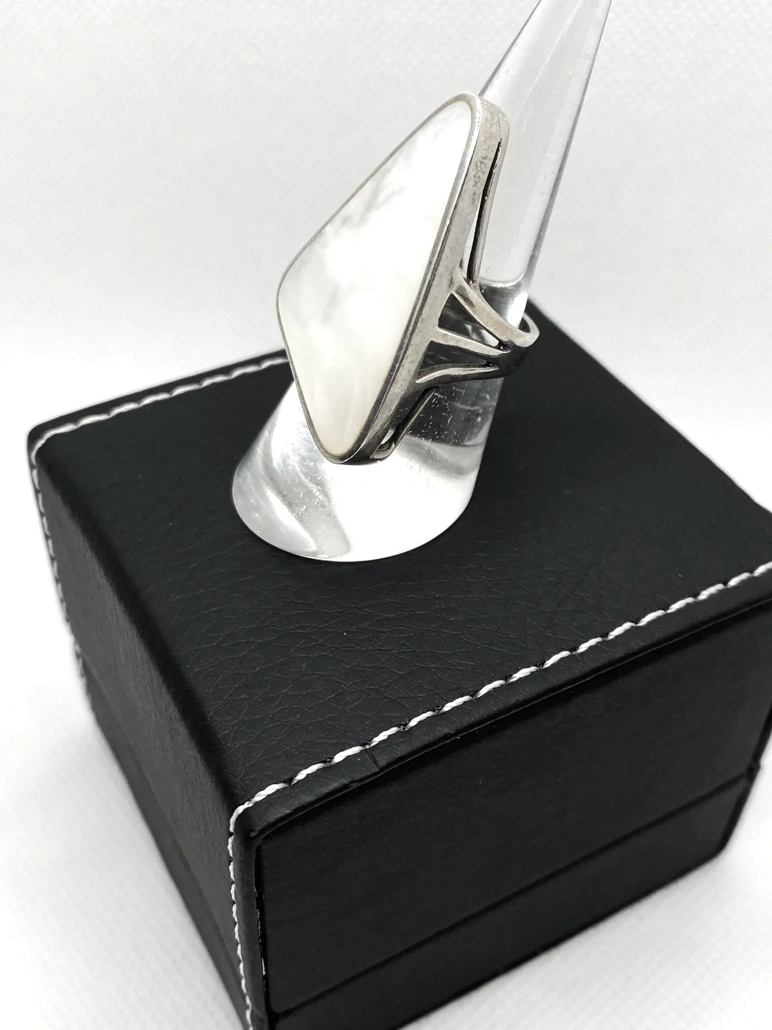 Mother of Pearl (S6.5) Sterling Silver Ring