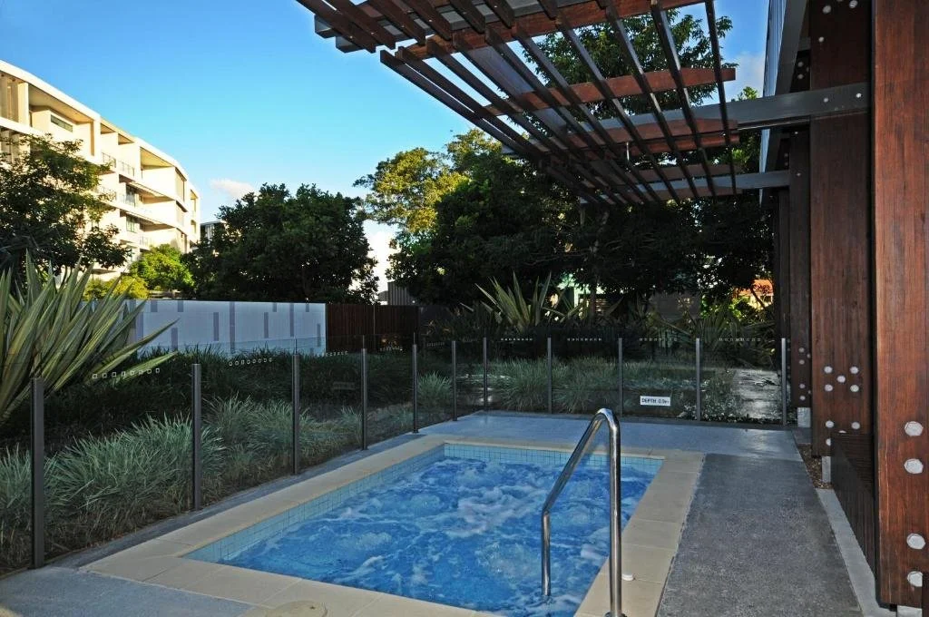 4103 - hot tub .jpg