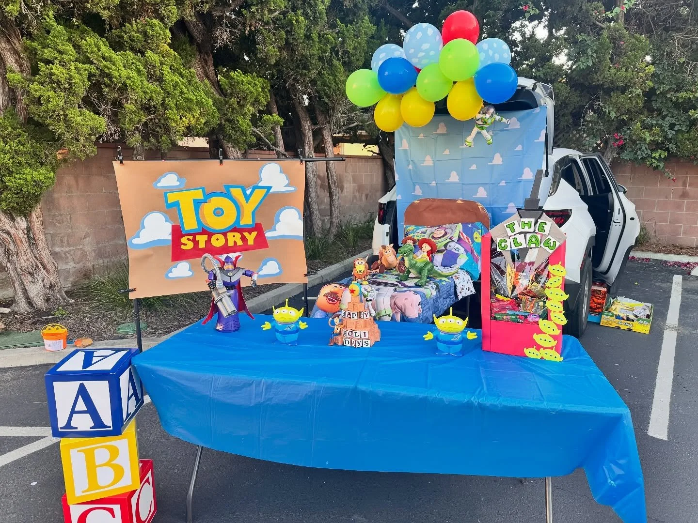 Was so happy to paint this banner for our friends over at @thewholechildca! Hope you had a great trunk or treat! 

For custom banners dm us or visit our website for more! 

#bannerpainting #shopsmall #eventplanning #fyp