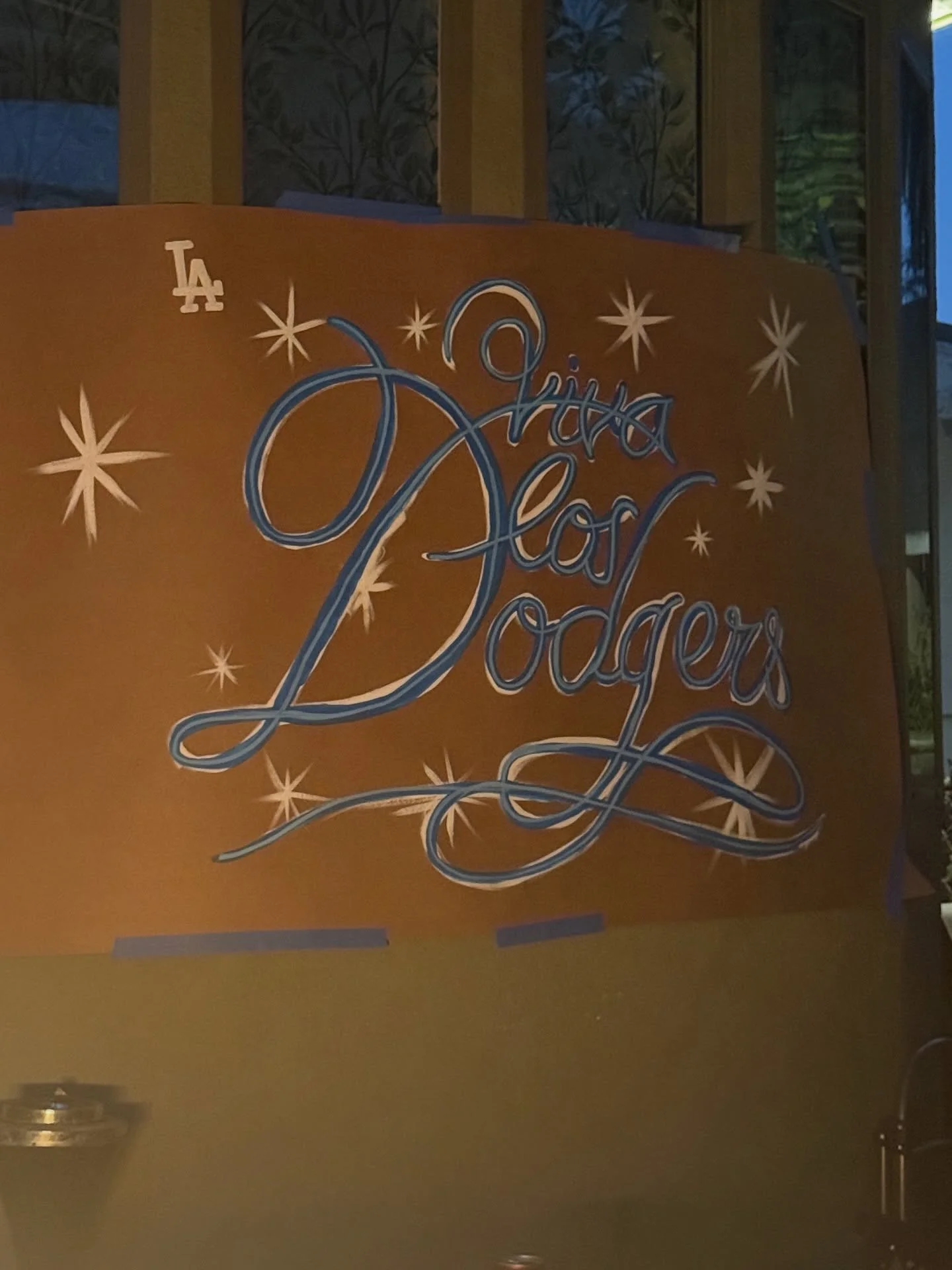 Back to back. 

Anxiously just decided 1 hour before game time that we absolutely needed a banner. We bleed blue!! 

Dm for custom banners for your dodger celly!

#dodgers #rally #worldseries #backtoback