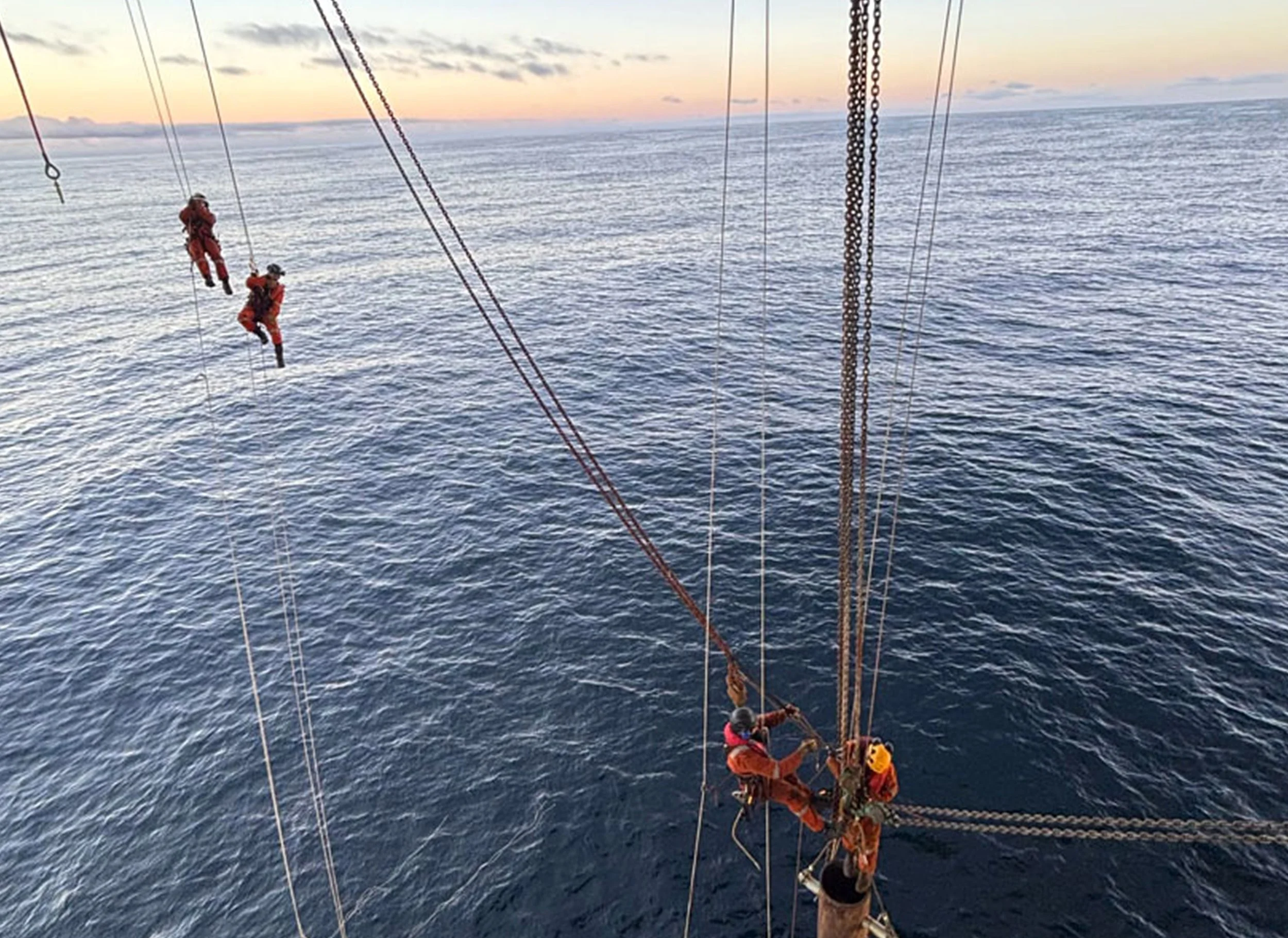 Clan Ropes working on an oil rig.