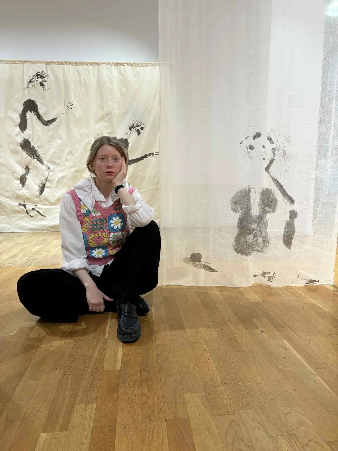 From my exhibition at @Gerlesborgsskolan, November 7&ndash;9. My first time working with a fully developed concept for a solo show &mdash; thank you to everyone who came by. 🌹

#installationart #contemporaryart #textileart
#conceptualart #artreels #