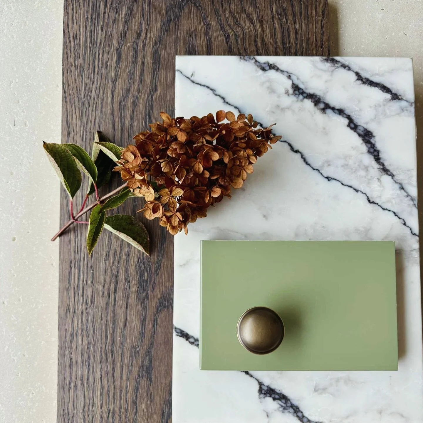 Autumn colours. Deep dark grains, brass warmth, olive tones, terracotta blossom hues. Timeless and natural. 

Every bespoke finish begins with a palette that feels homely. 

#collinsbespoke #bespokeinteriors #quietluxury #autumnpalette #designindetai